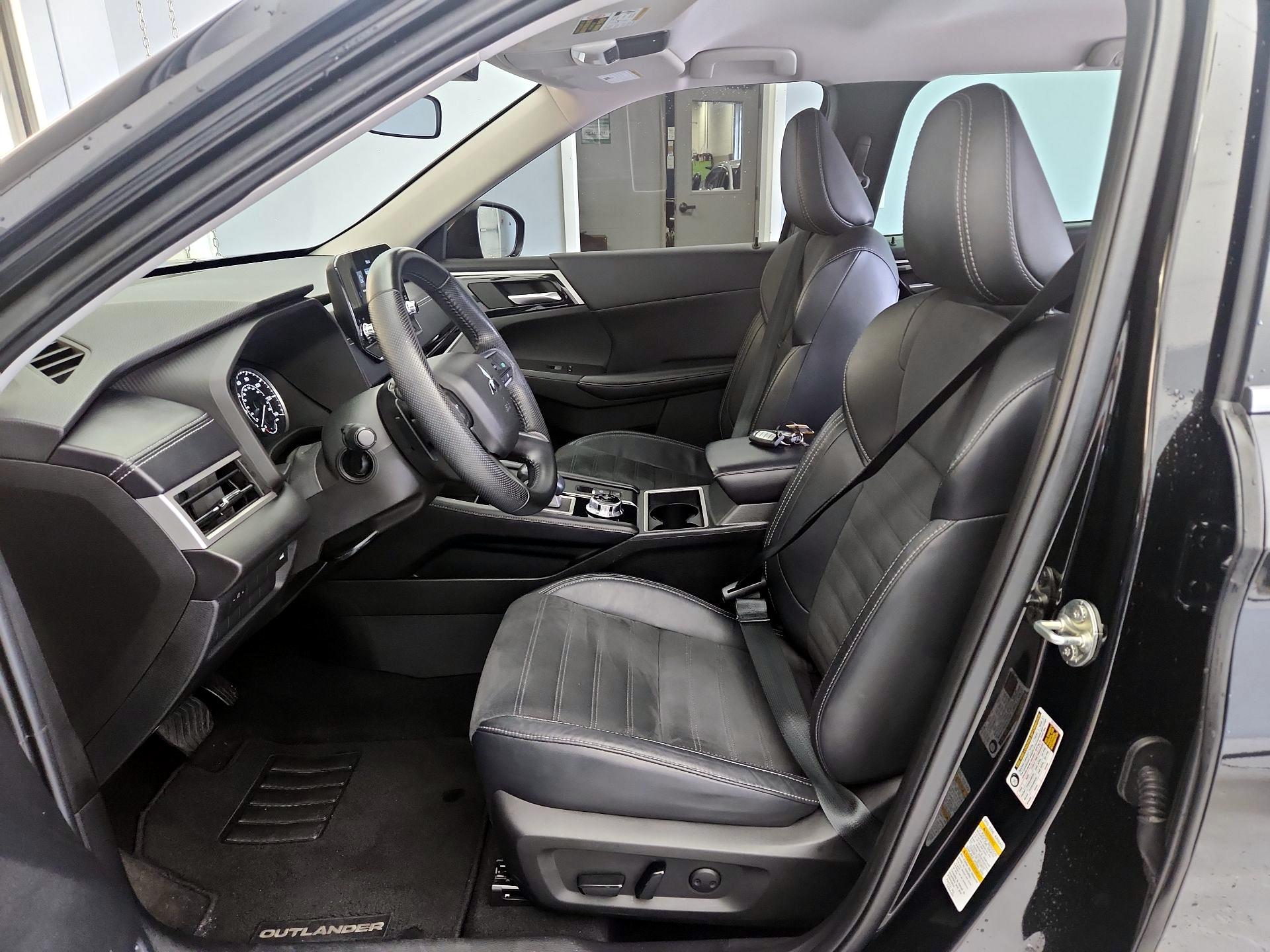 Thumbnail: 2022 Mitsubishi Outlander - 11