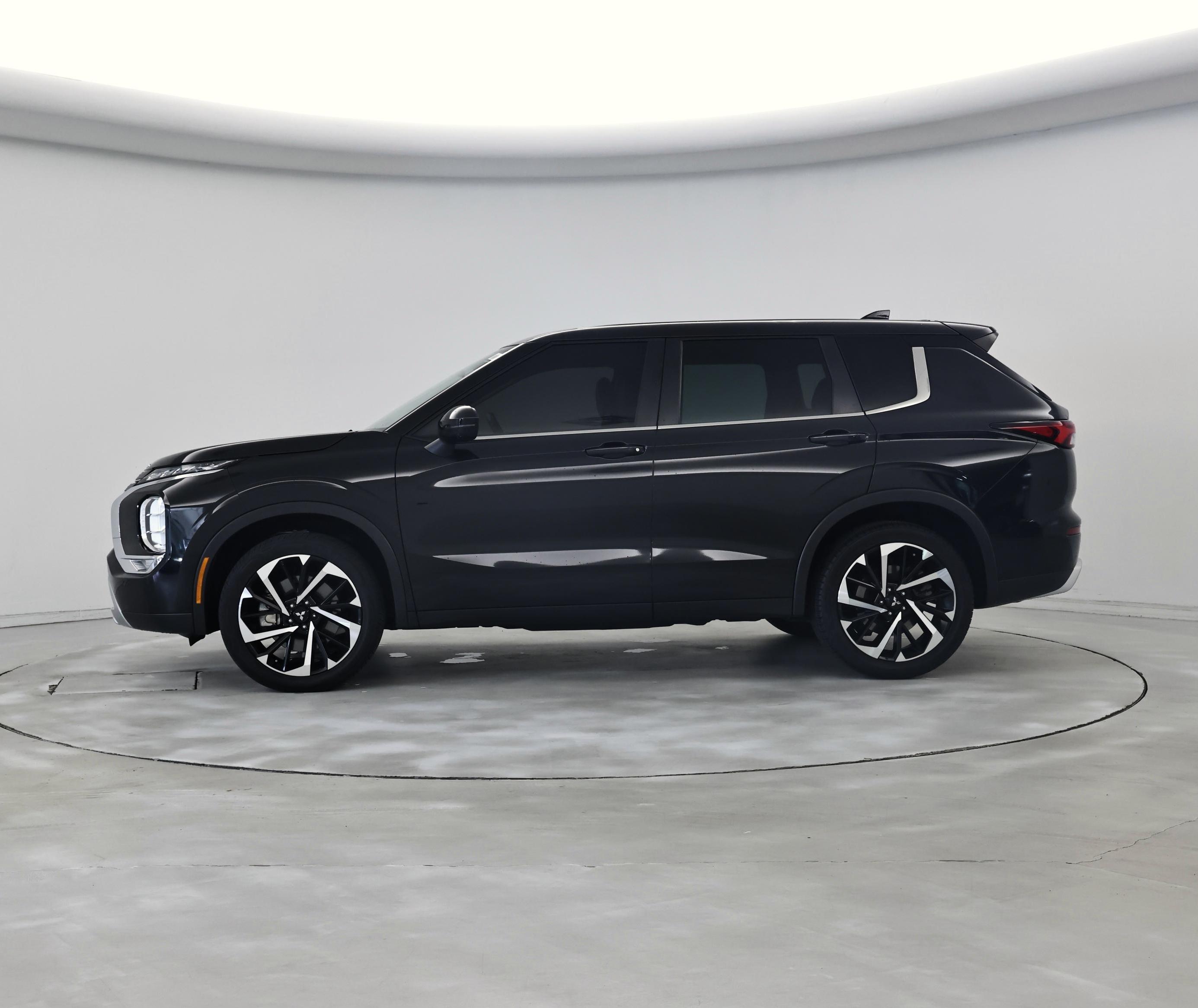 Thumbnail: 2022 Mitsubishi Outlander - 3