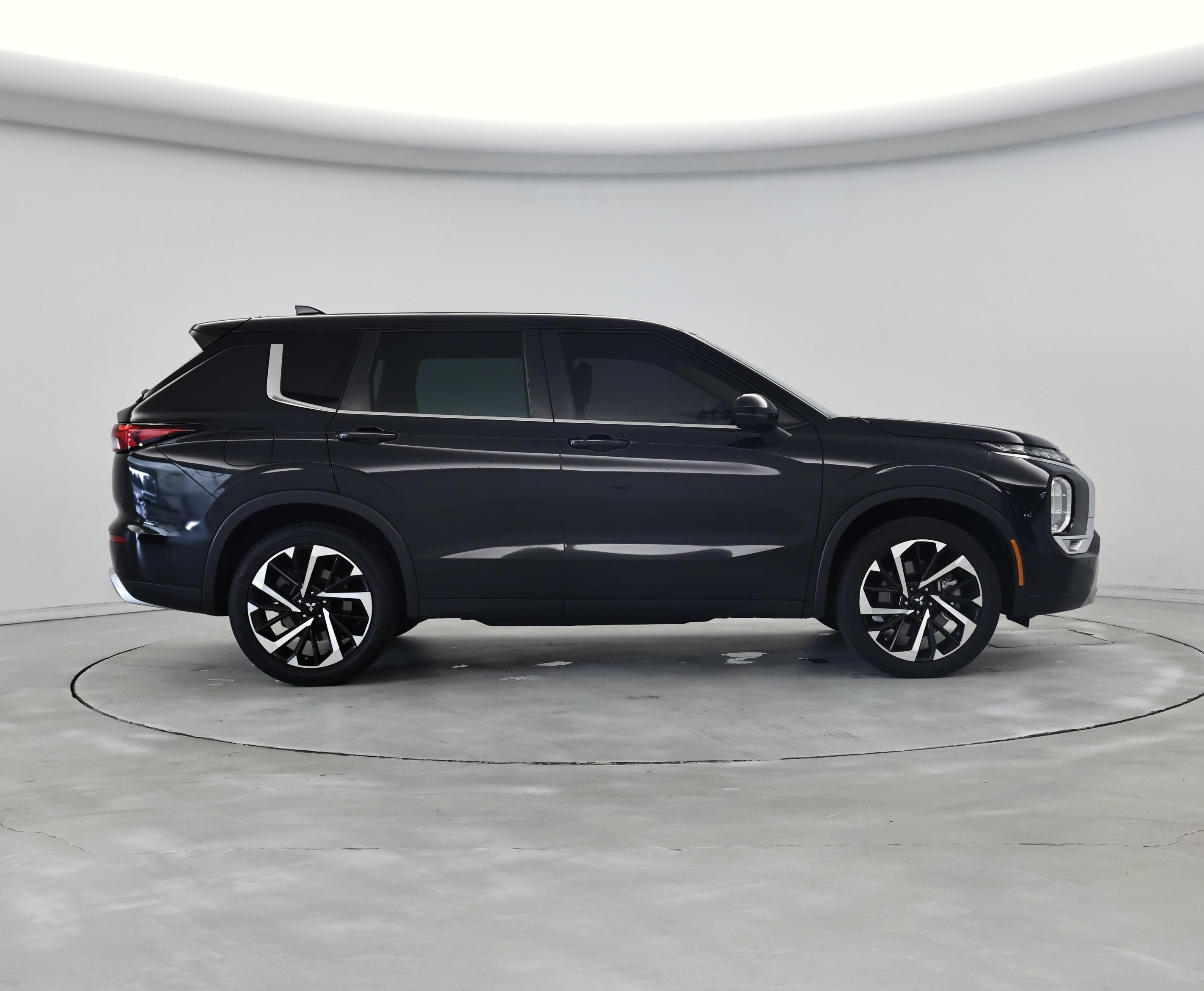 Thumbnail: 2022 Mitsubishi Outlander - 7