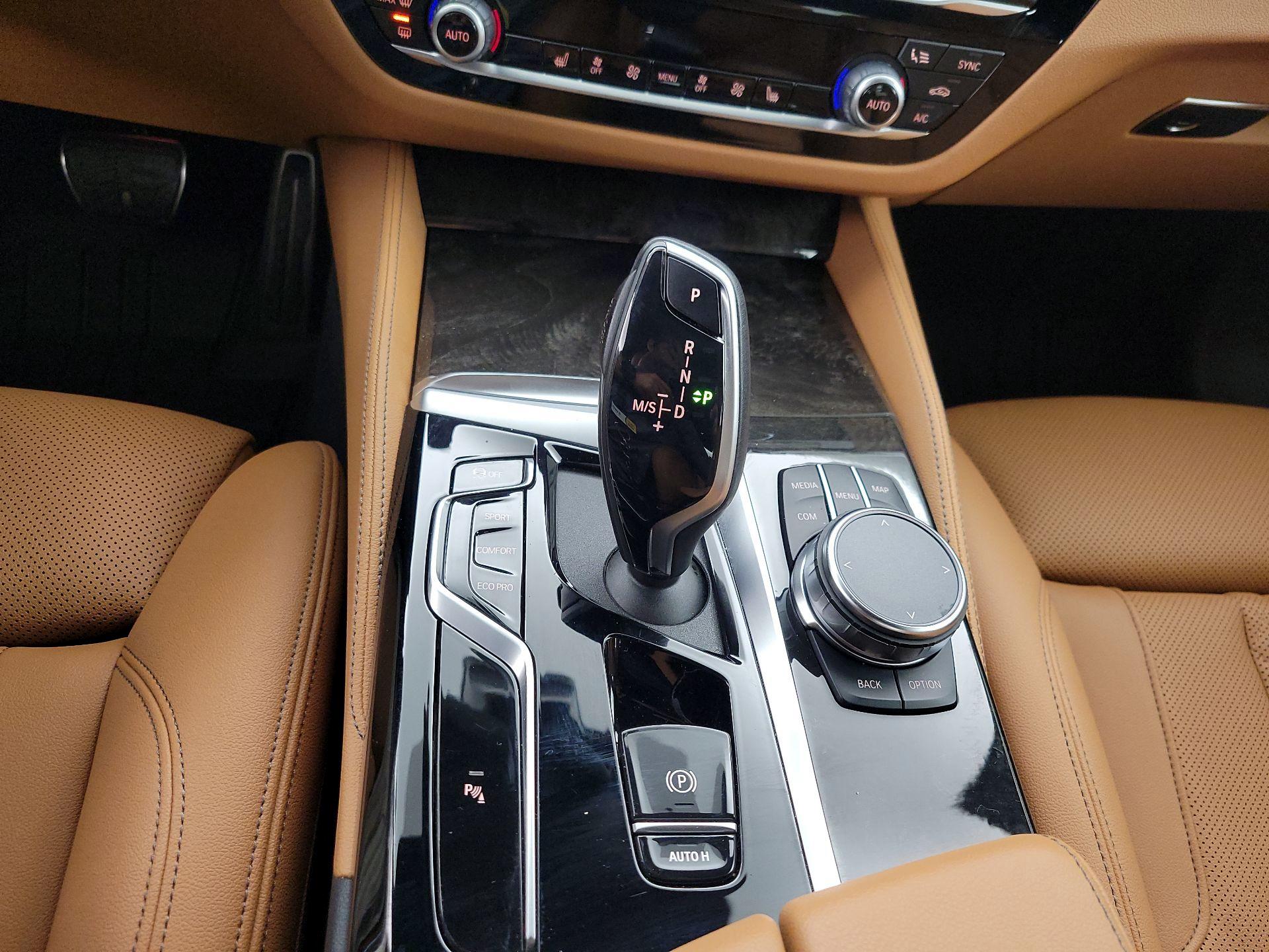 Thumbnail: 2023 BMW 5 Series - 18