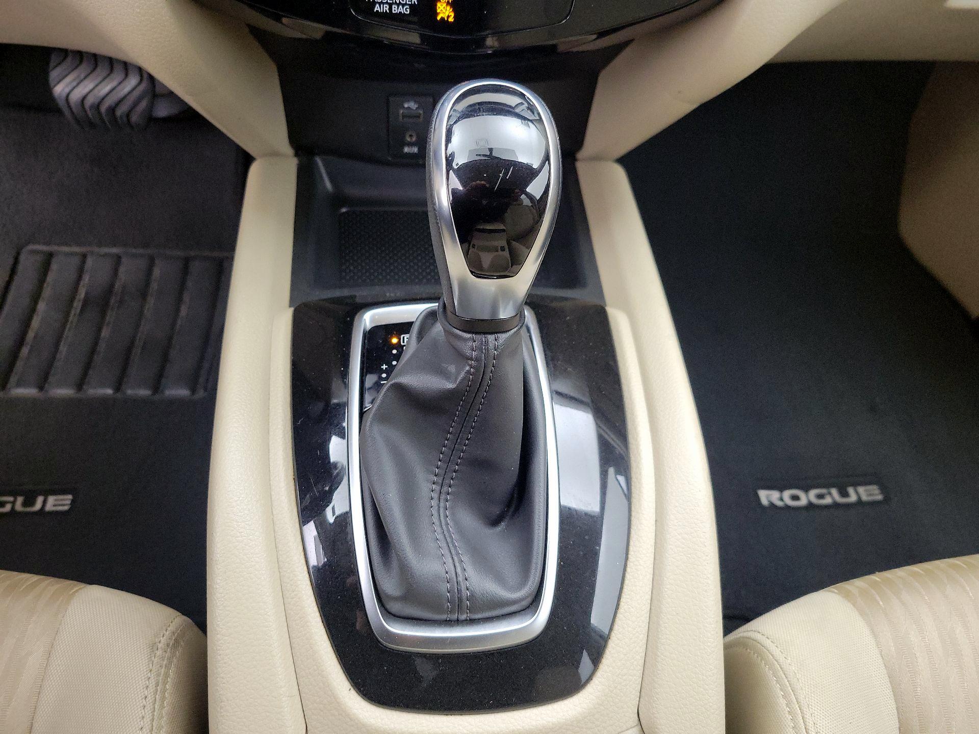 Thumbnail: 2017 Nissan Rogue - 18