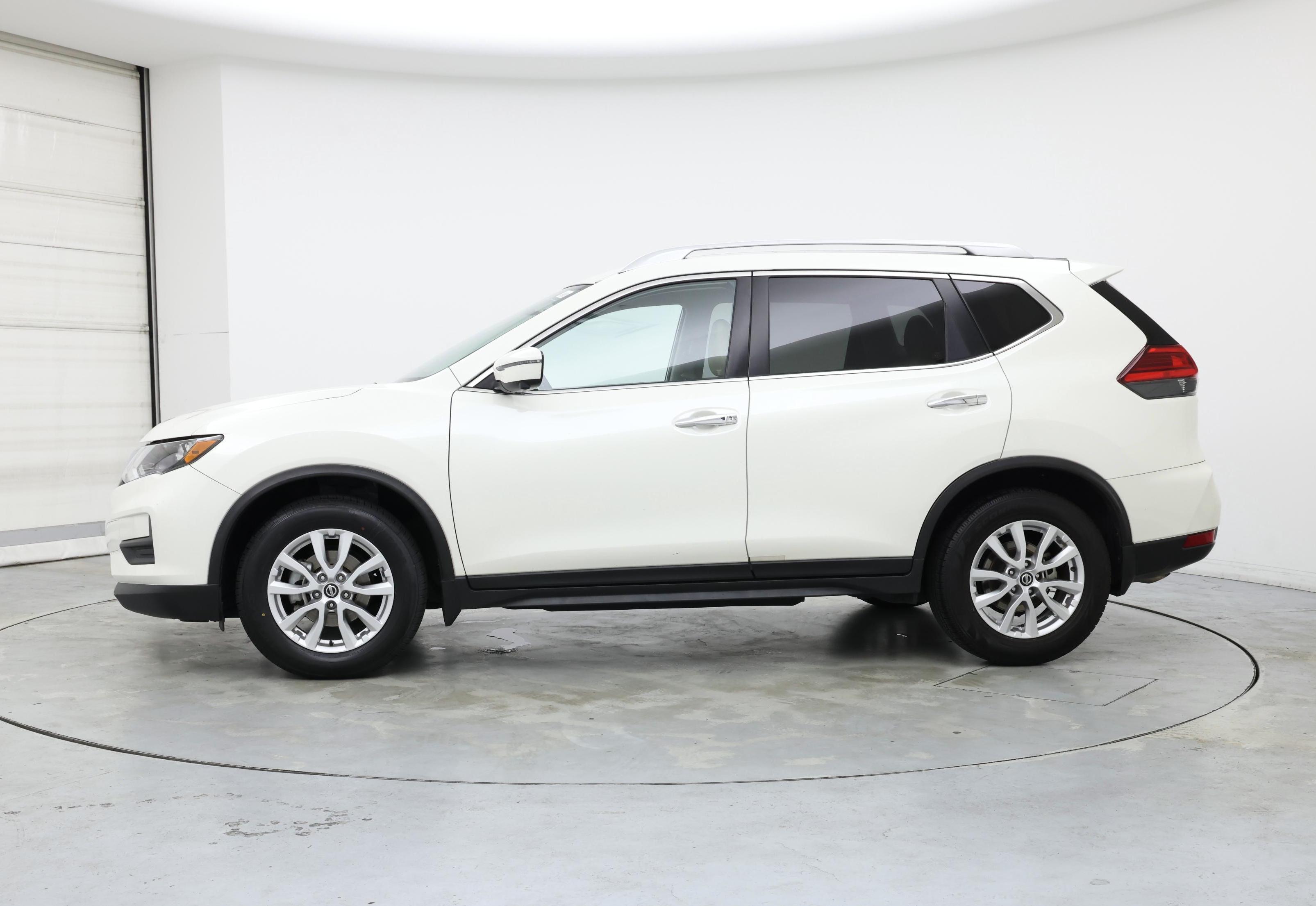 Thumbnail: 2017 Nissan Rogue - 3