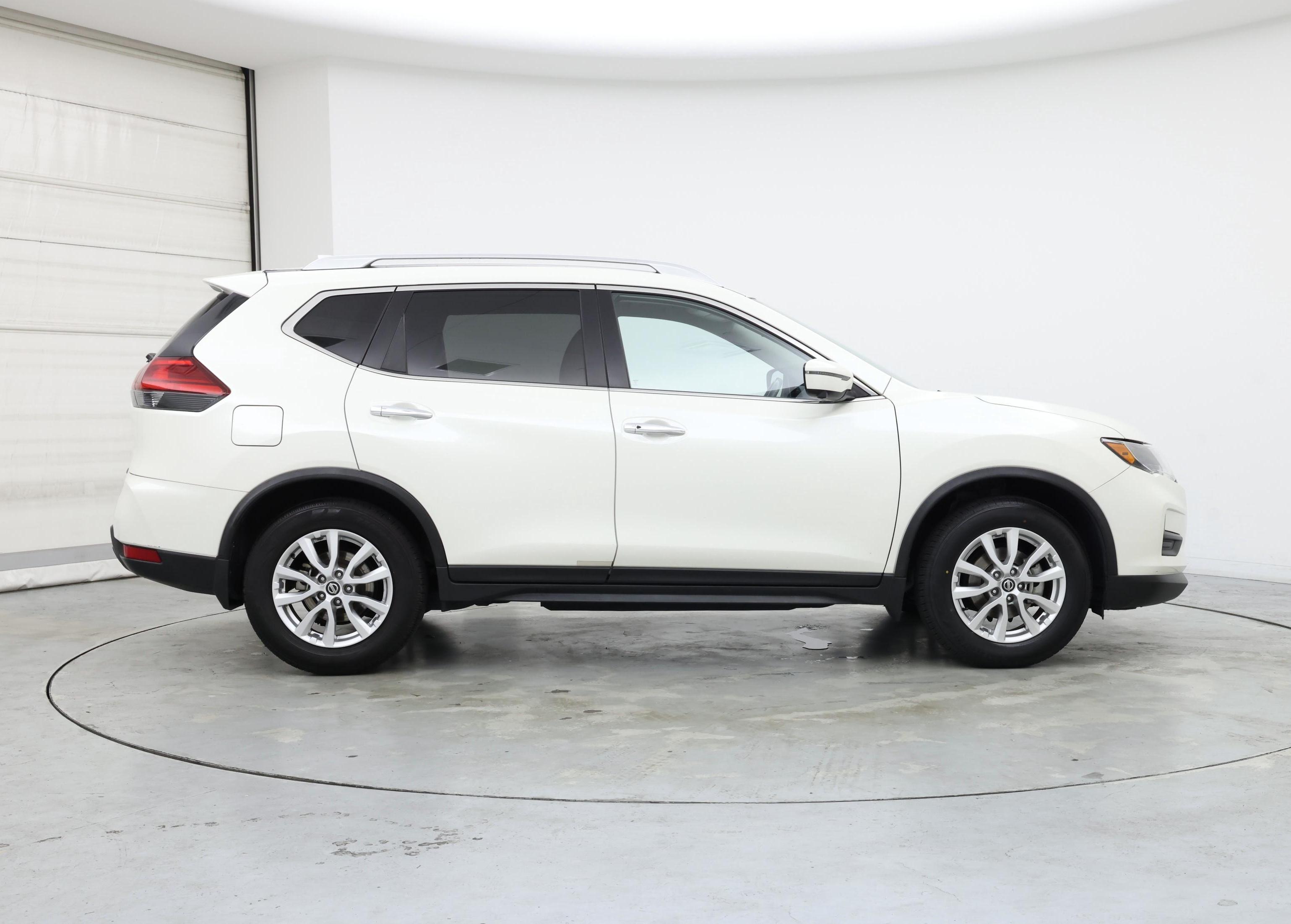Thumbnail: 2017 Nissan Rogue - 7