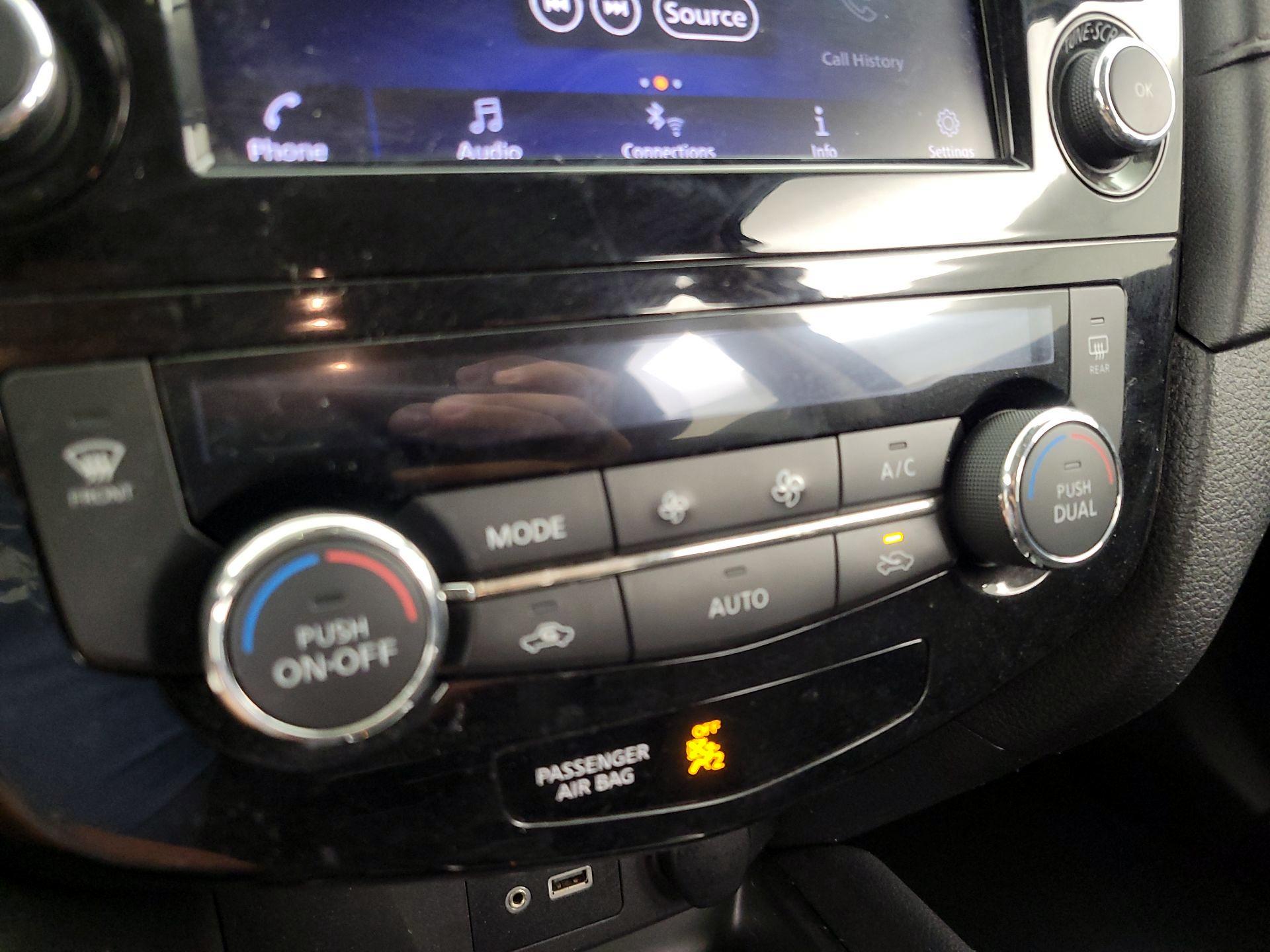 Thumbnail: 2019 Nissan Rogue - 16