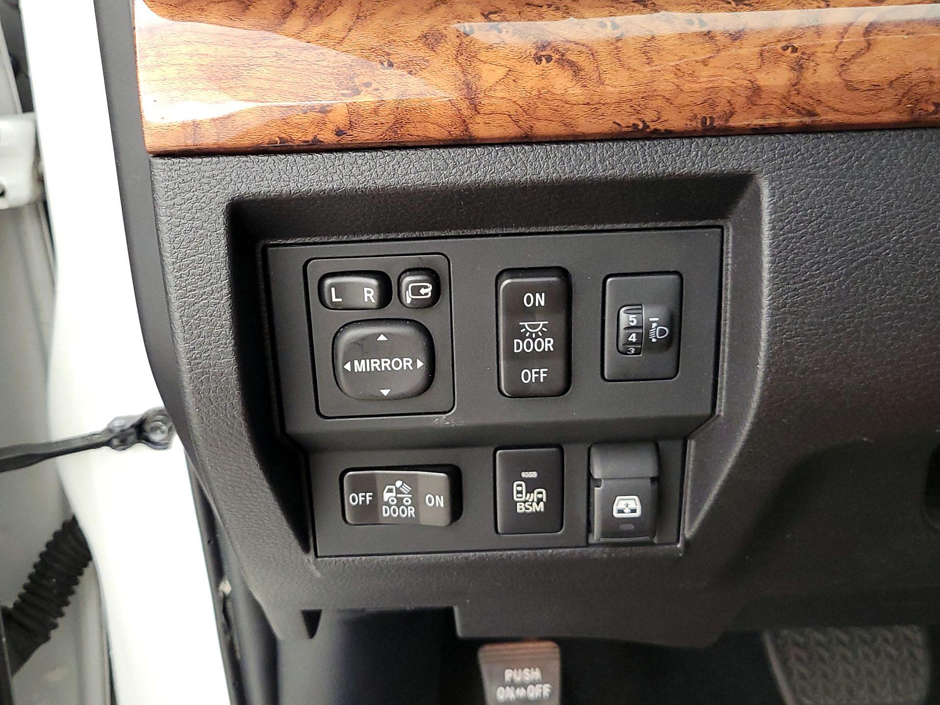 Thumbnail: 2015 Toyota Tundra - 13