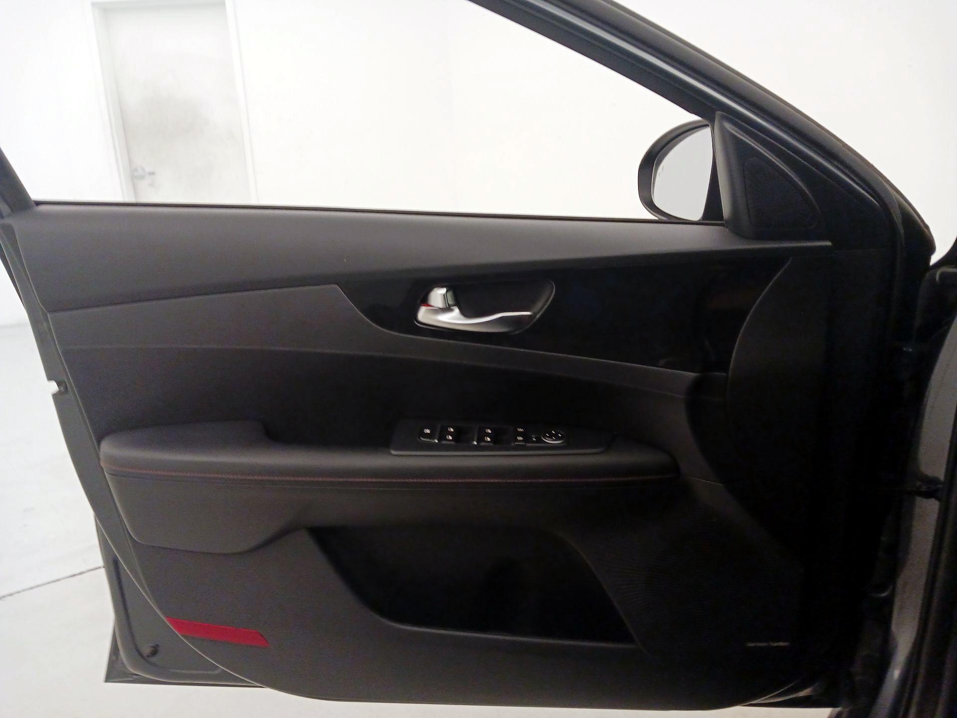 Thumbnail: 2021 Kia Forte - 12