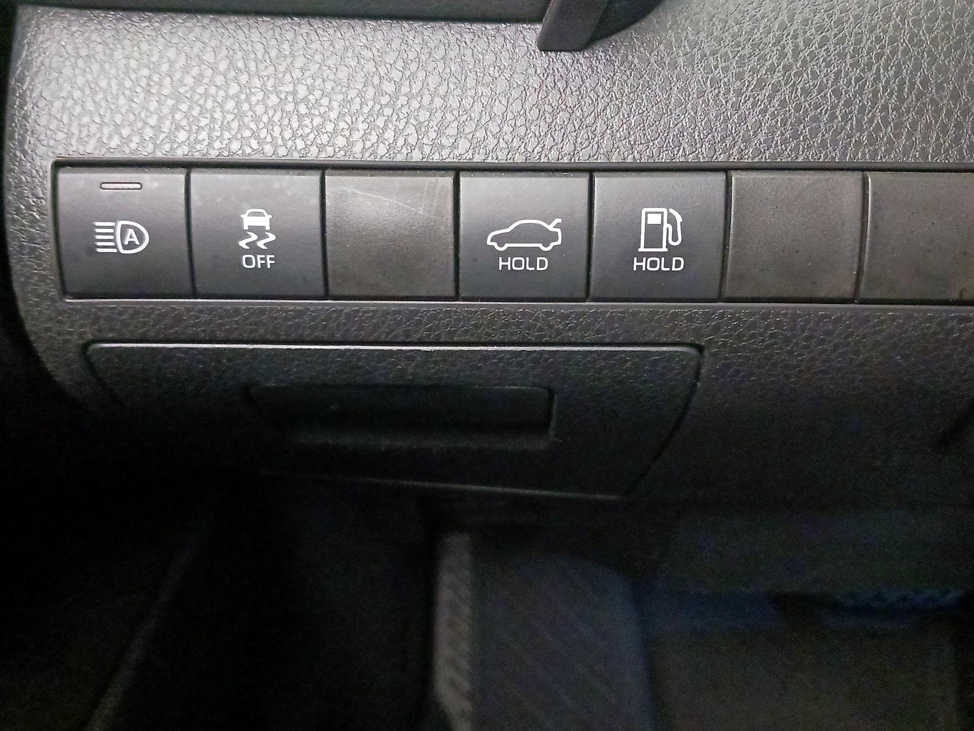 Thumbnail: 2021 Toyota Camry - 13