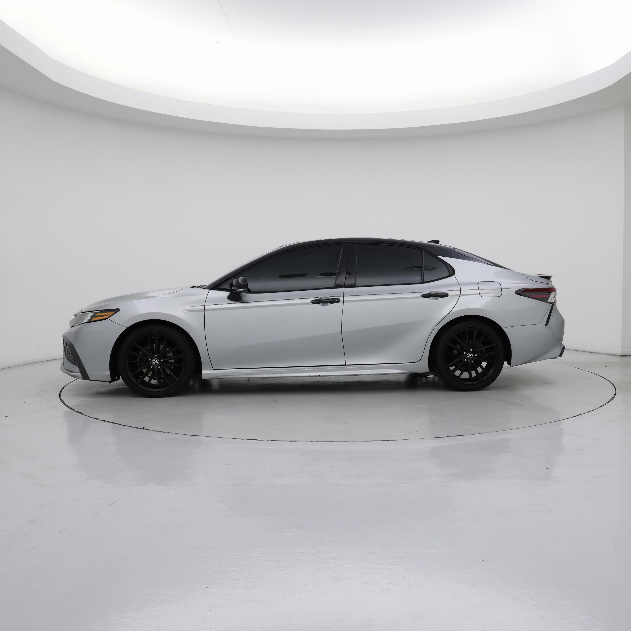 Thumbnail: 2021 Toyota Camry - 3