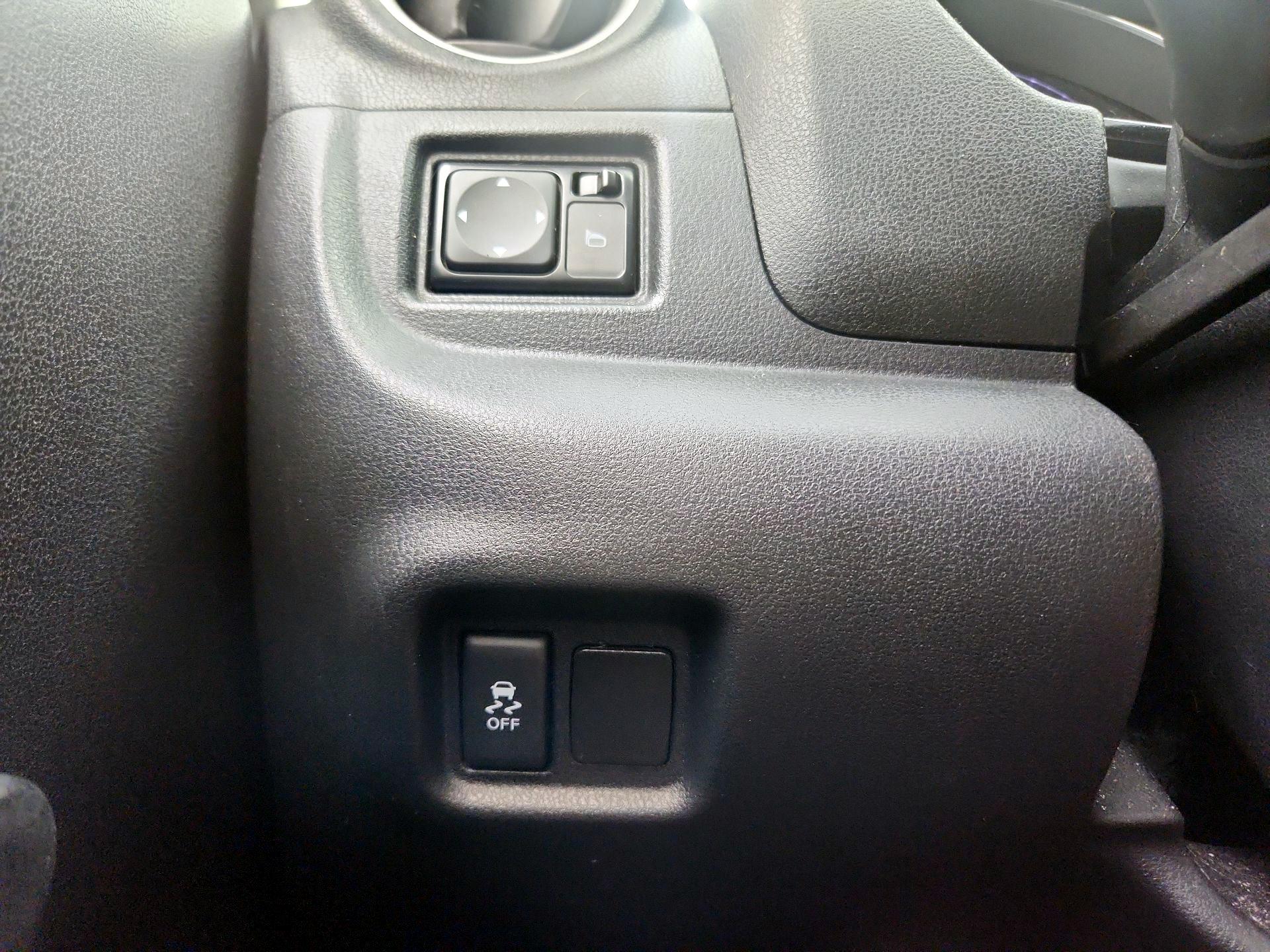 Thumbnail: 2014 Nissan Versa Note - 13