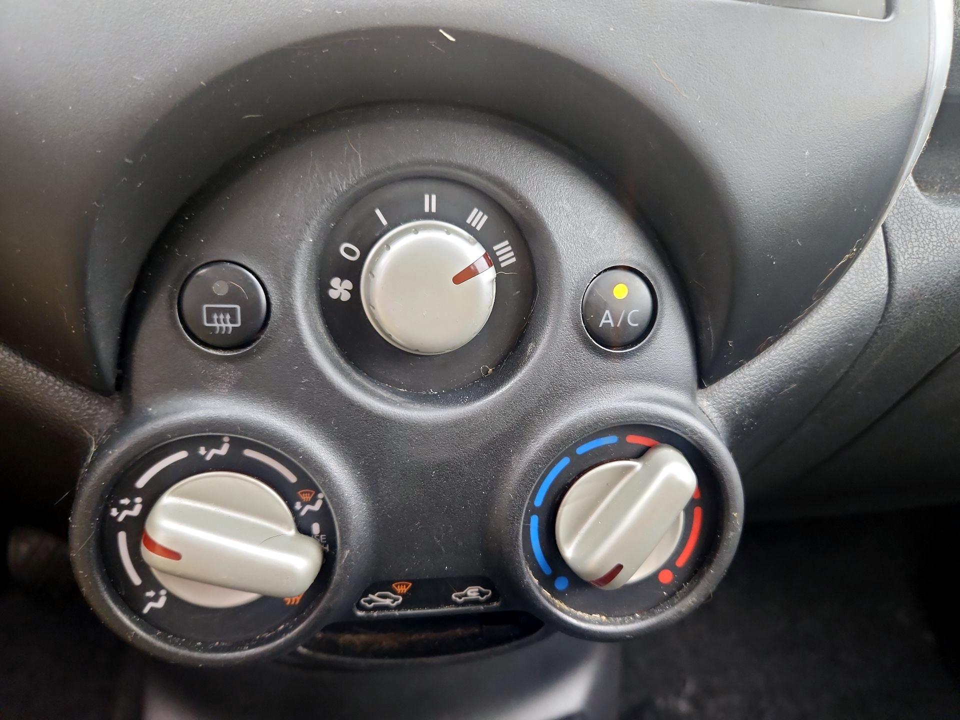 Thumbnail: 2014 Nissan Versa Note - 15
