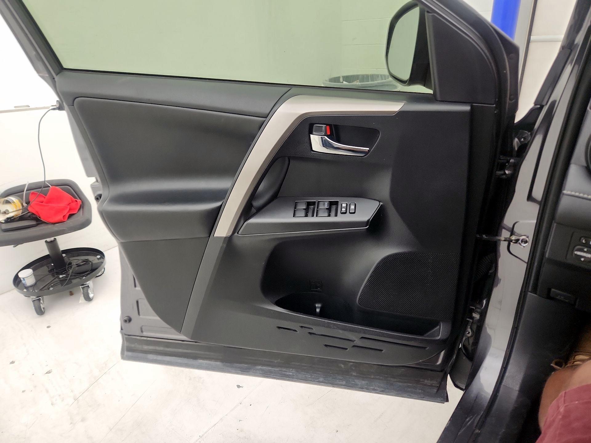 Thumbnail: 2018 Toyota RAV4 - 12