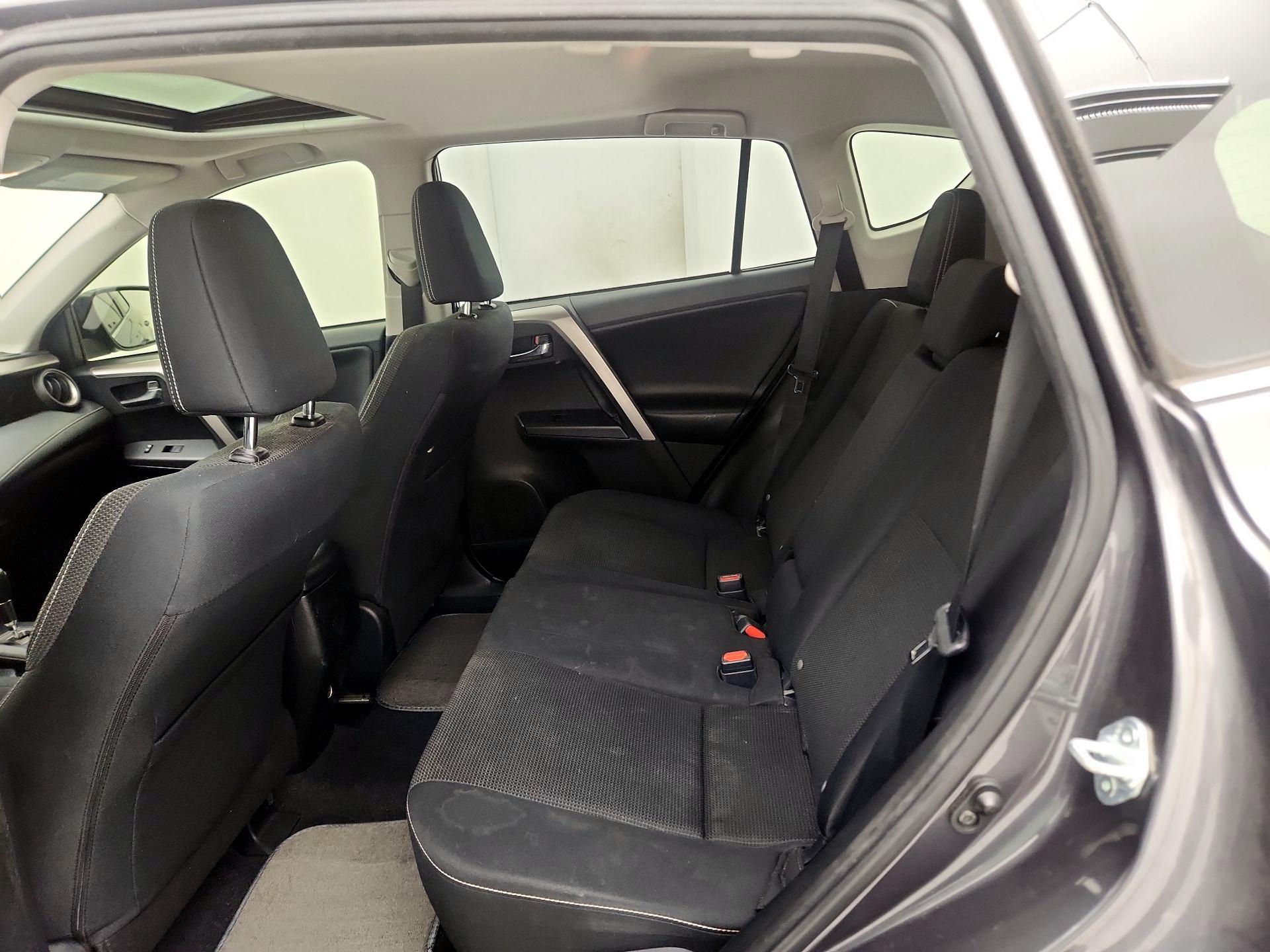 Thumbnail: 2018 Toyota RAV4 - 20