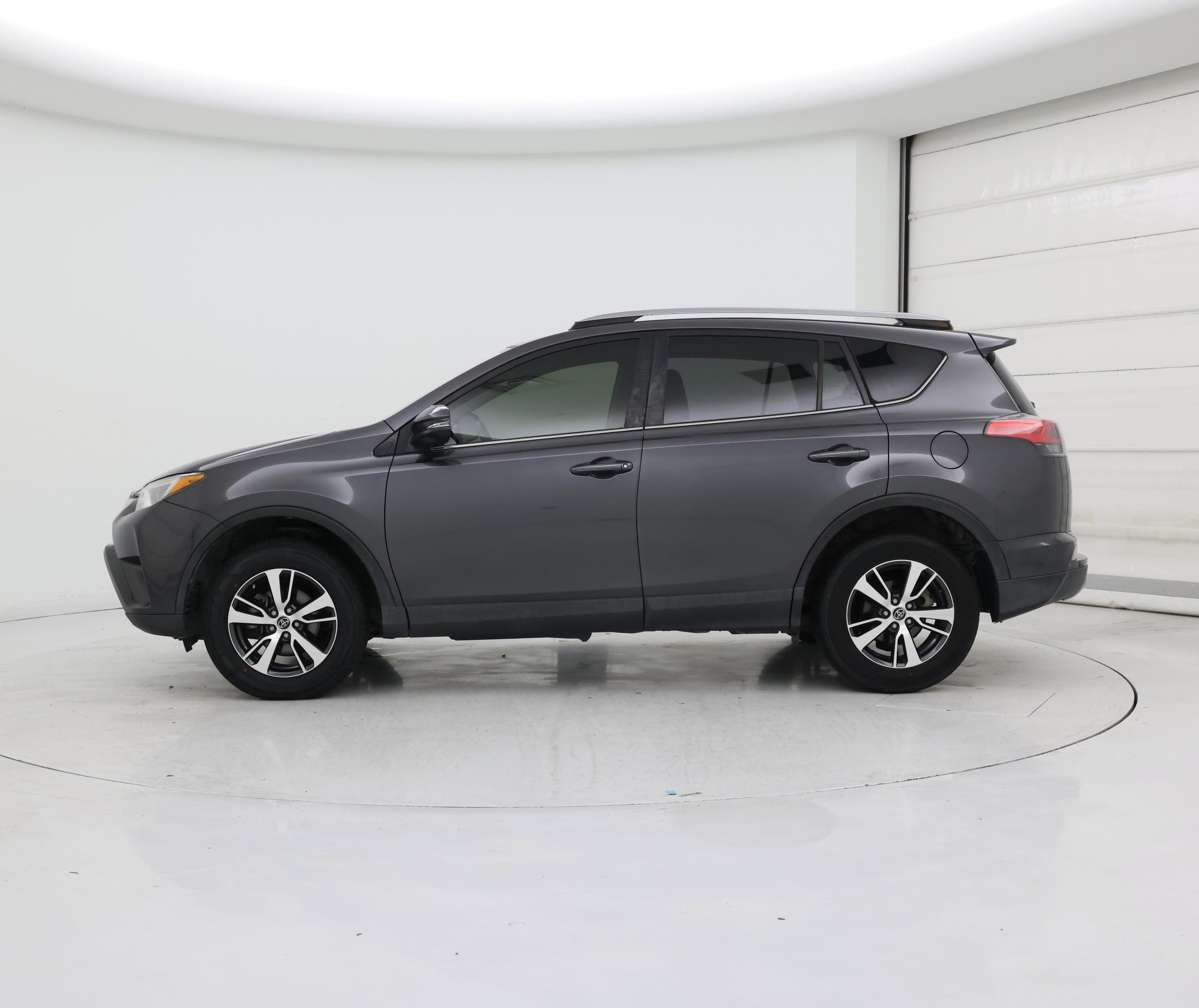 Thumbnail: 2018 Toyota RAV4 - 3