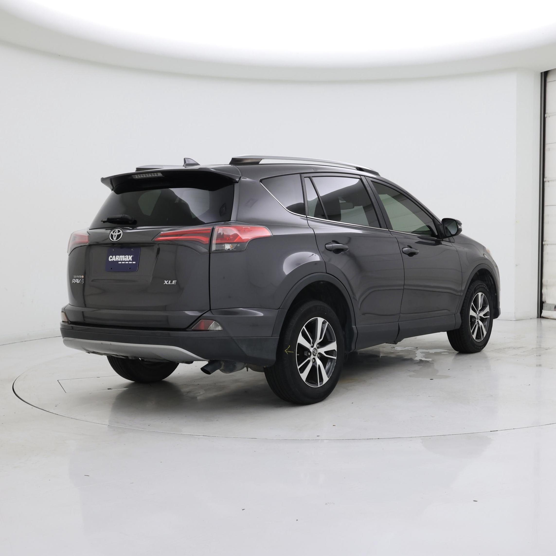 Thumbnail: 2018 Toyota RAV4 - 8