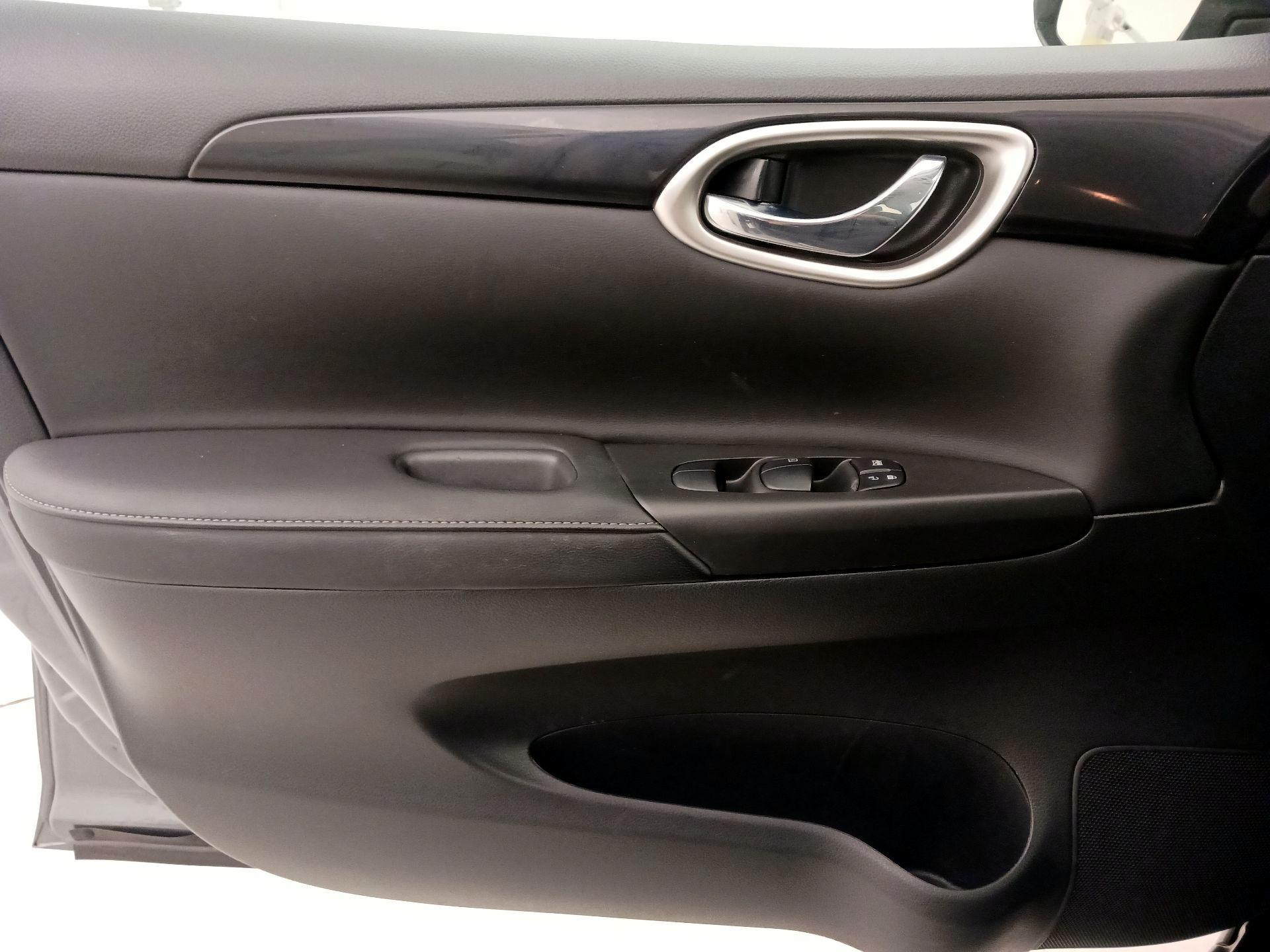 Thumbnail: 2019 Nissan Sentra - 12