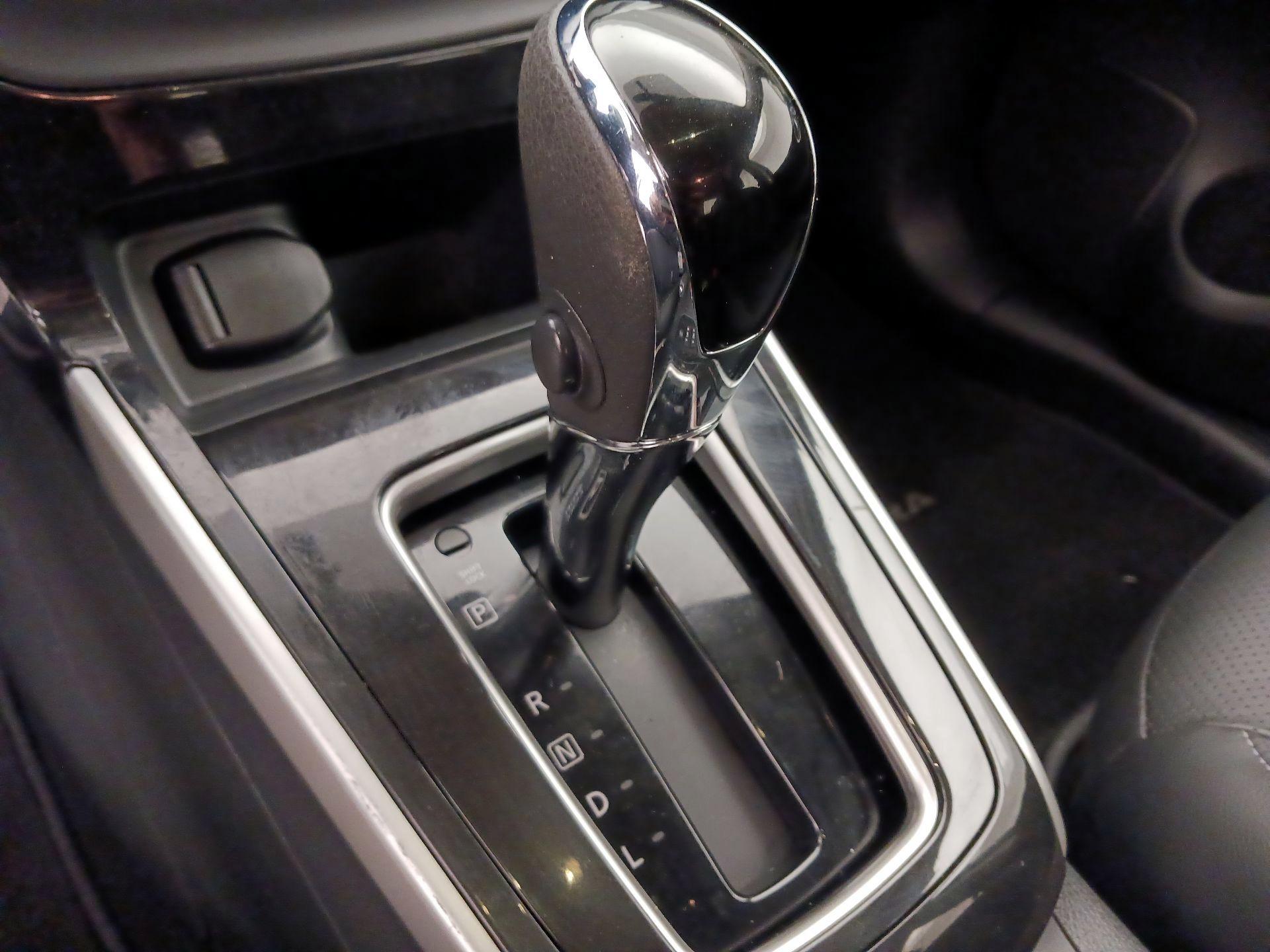 Thumbnail: 2019 Nissan Sentra - 17