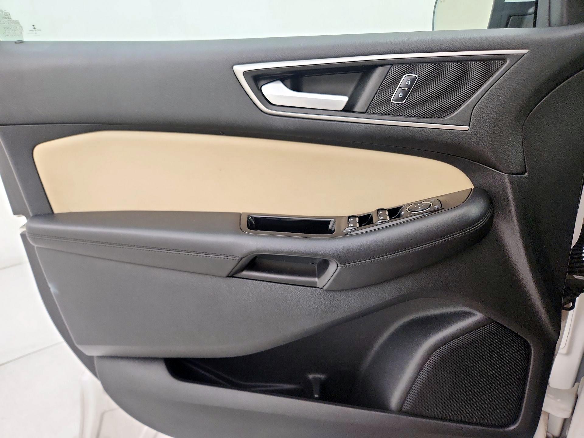 Thumbnail: 2016 Ford Edge - 12