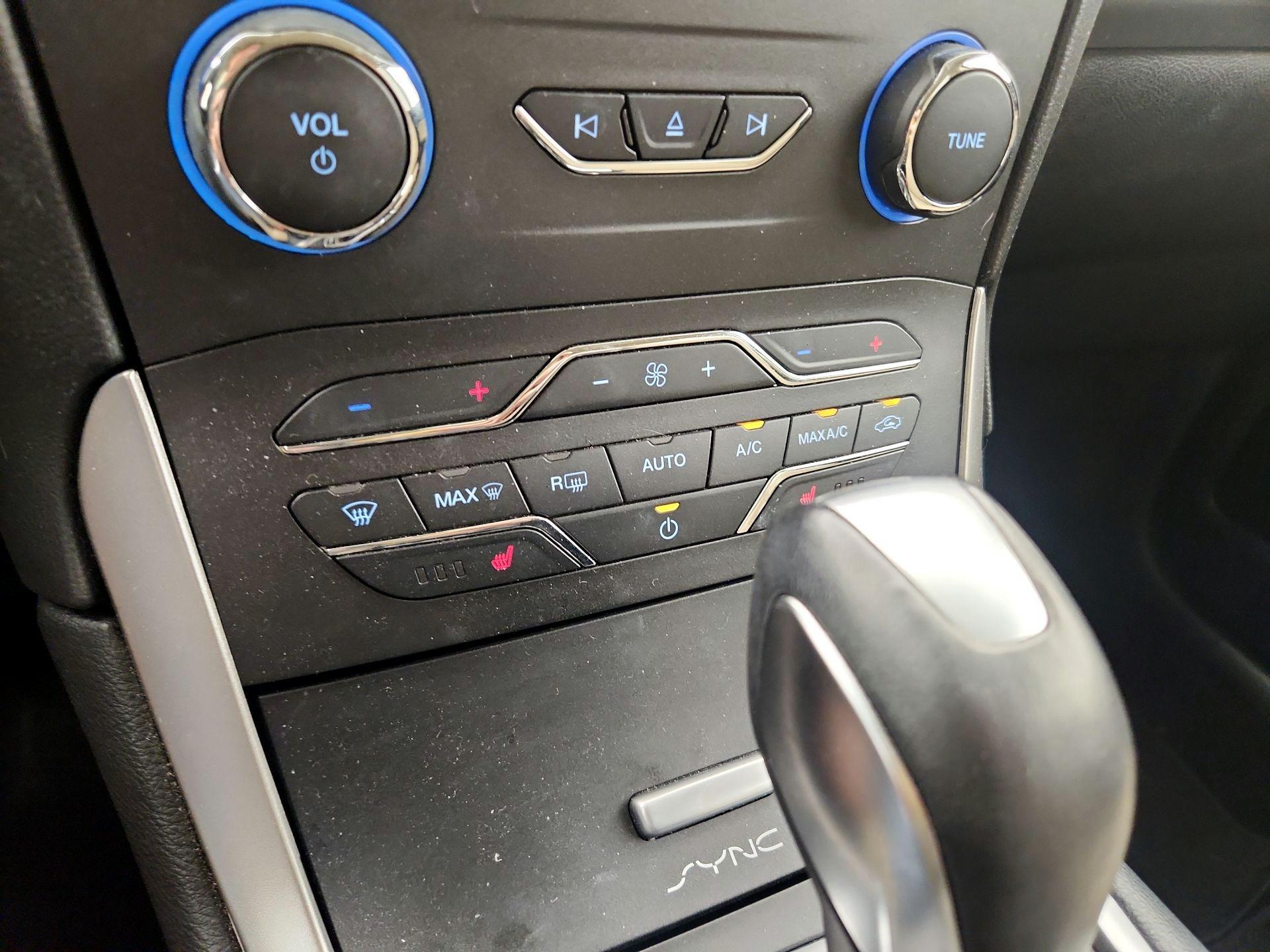 Thumbnail: 2016 Ford Edge - 17