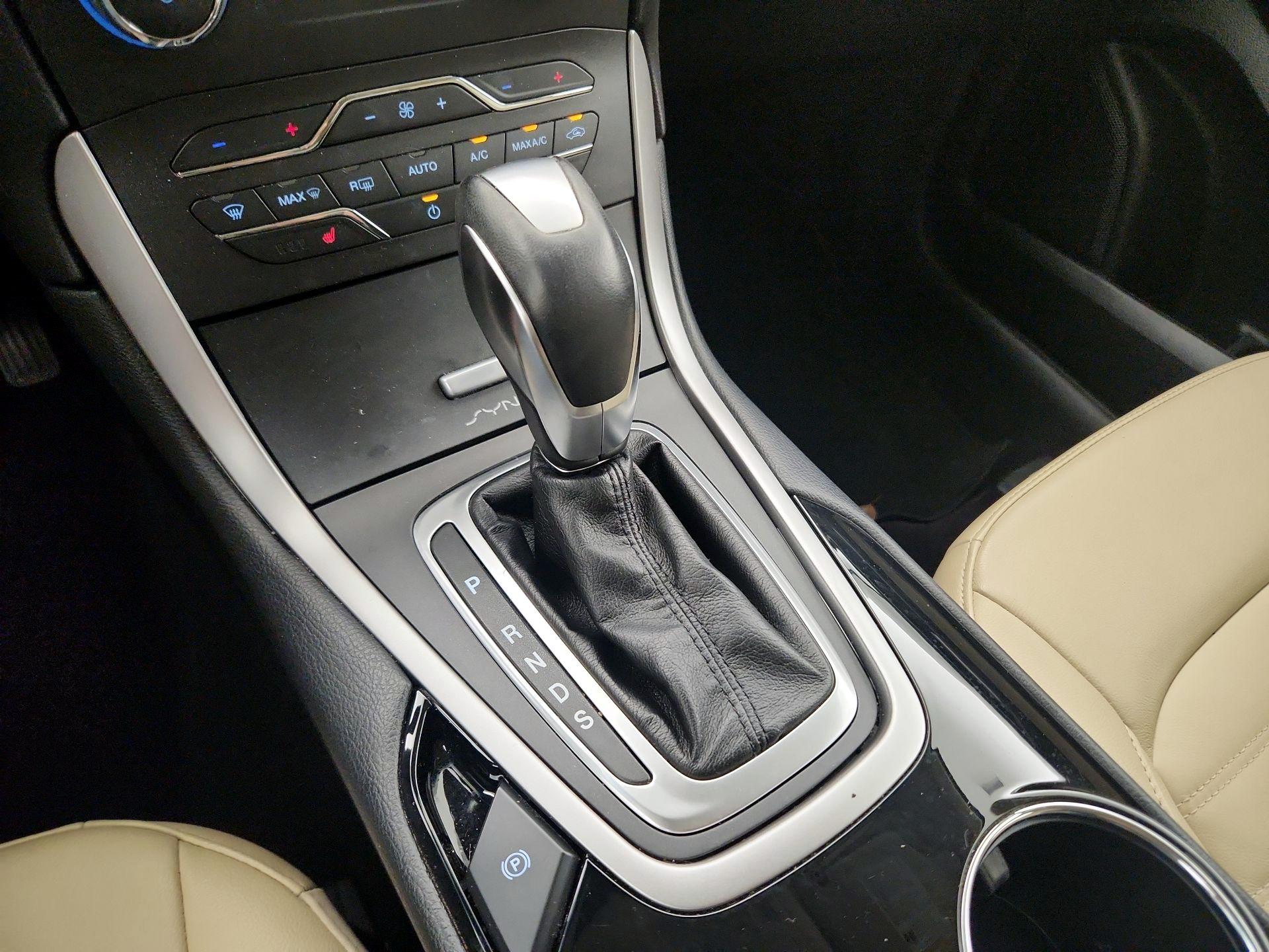 Thumbnail: 2016 Ford Edge - 18