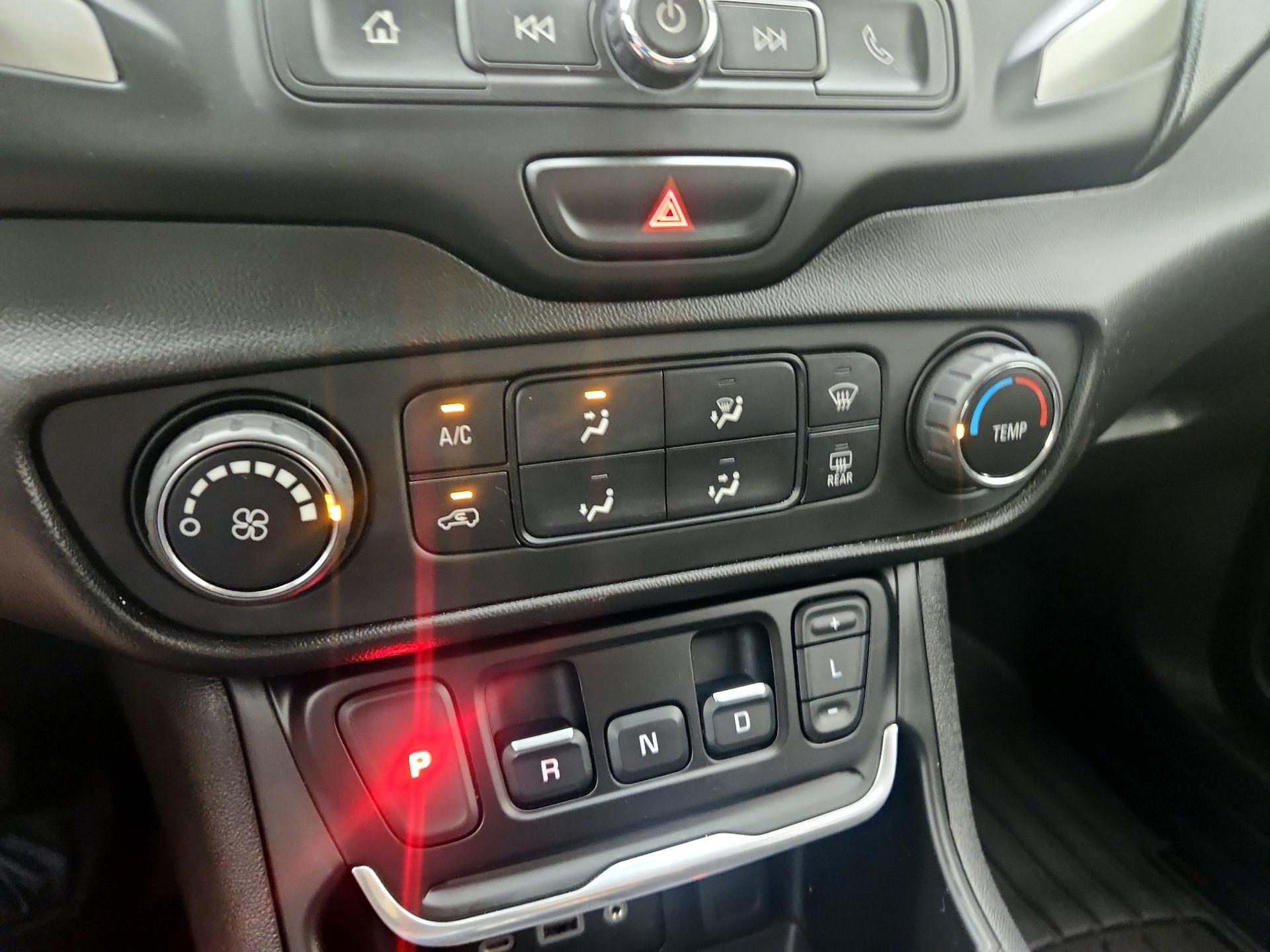 Thumbnail: 2020 GMC Terrain - 16
