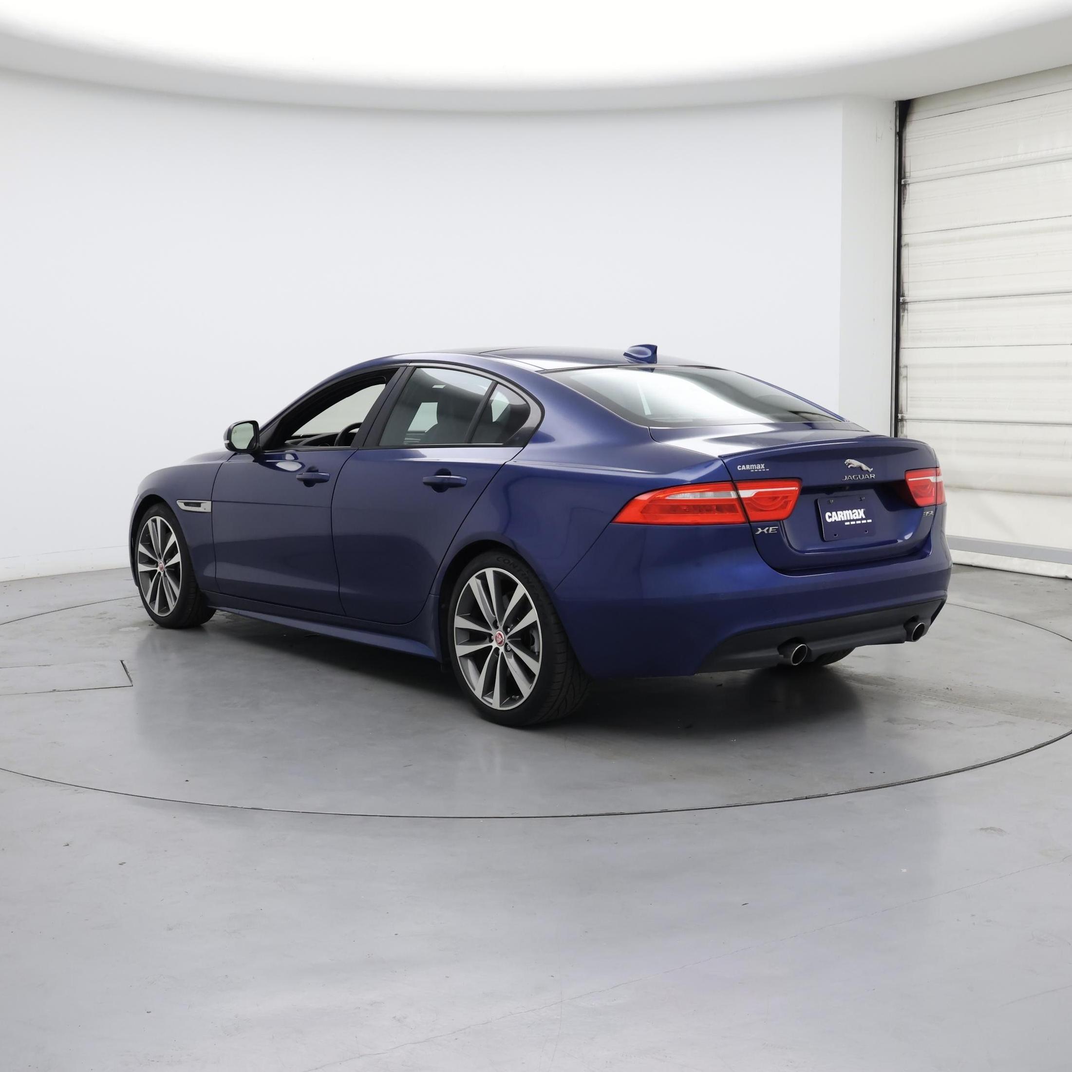 Thumbnail: 2017 Jaguar XE - 2