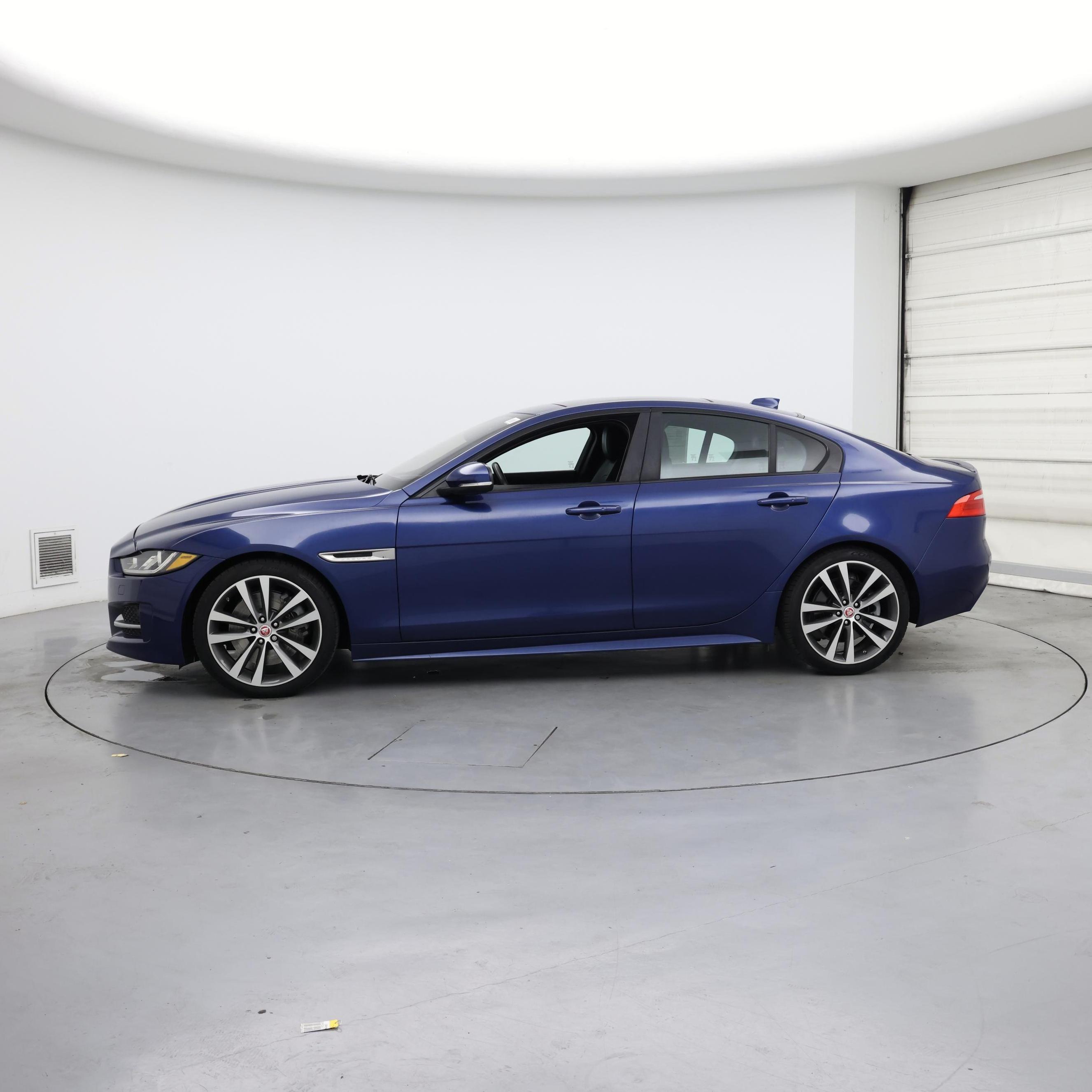 Thumbnail: 2017 Jaguar XE - 3
