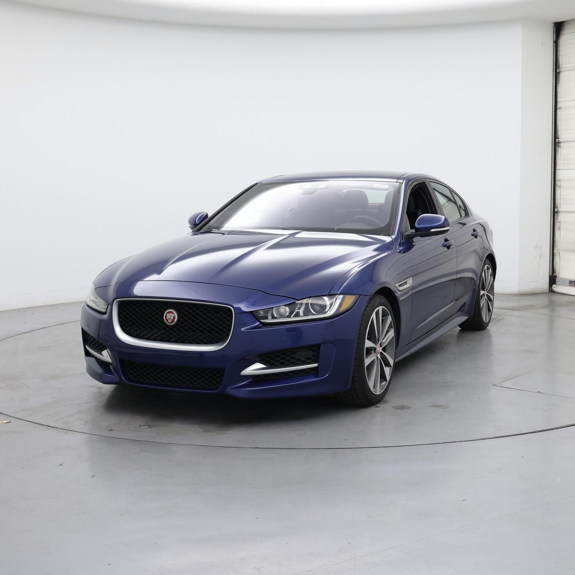 Thumbnail: 2017 Jaguar XE - 4