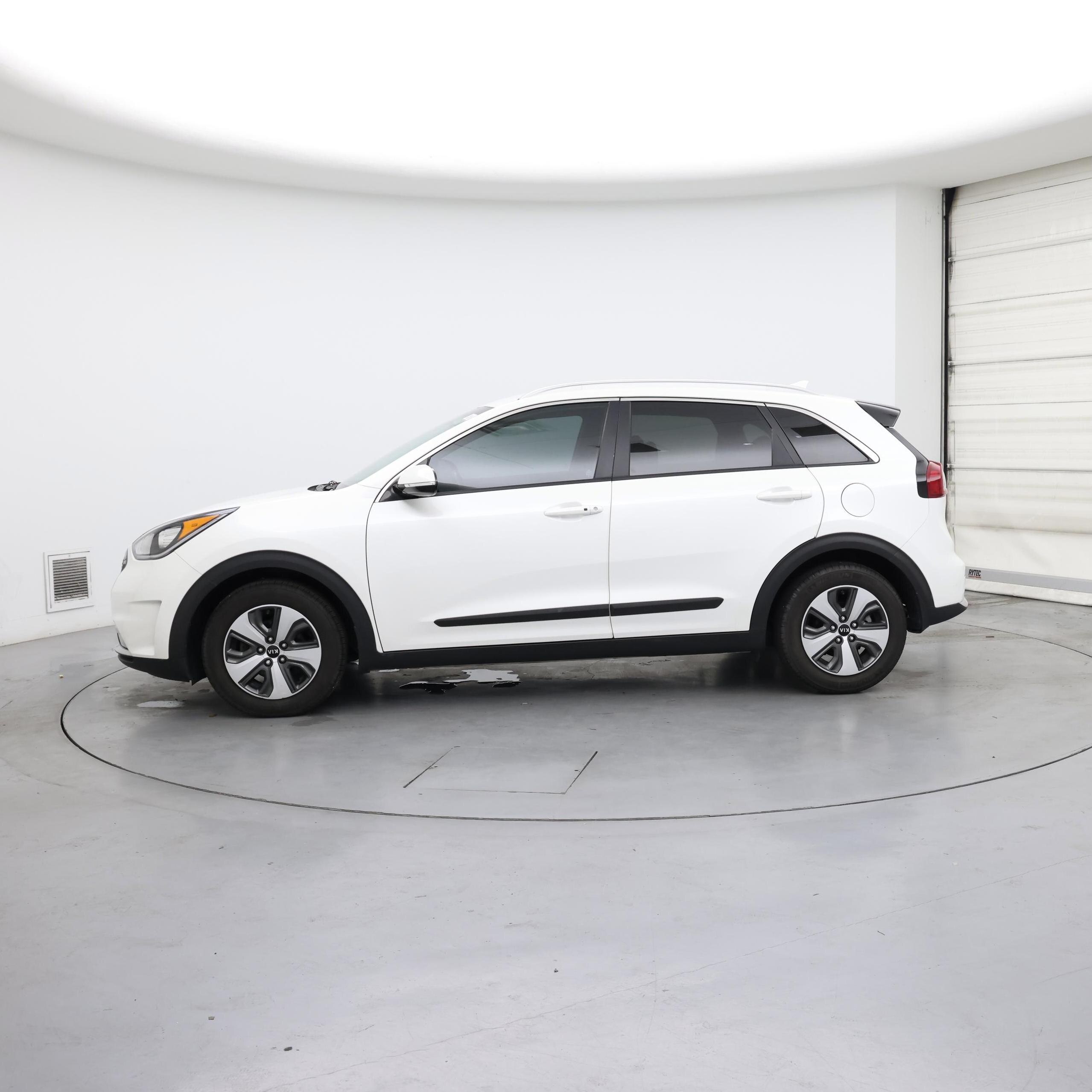 Thumbnail: 2017 Kia Niro - 3