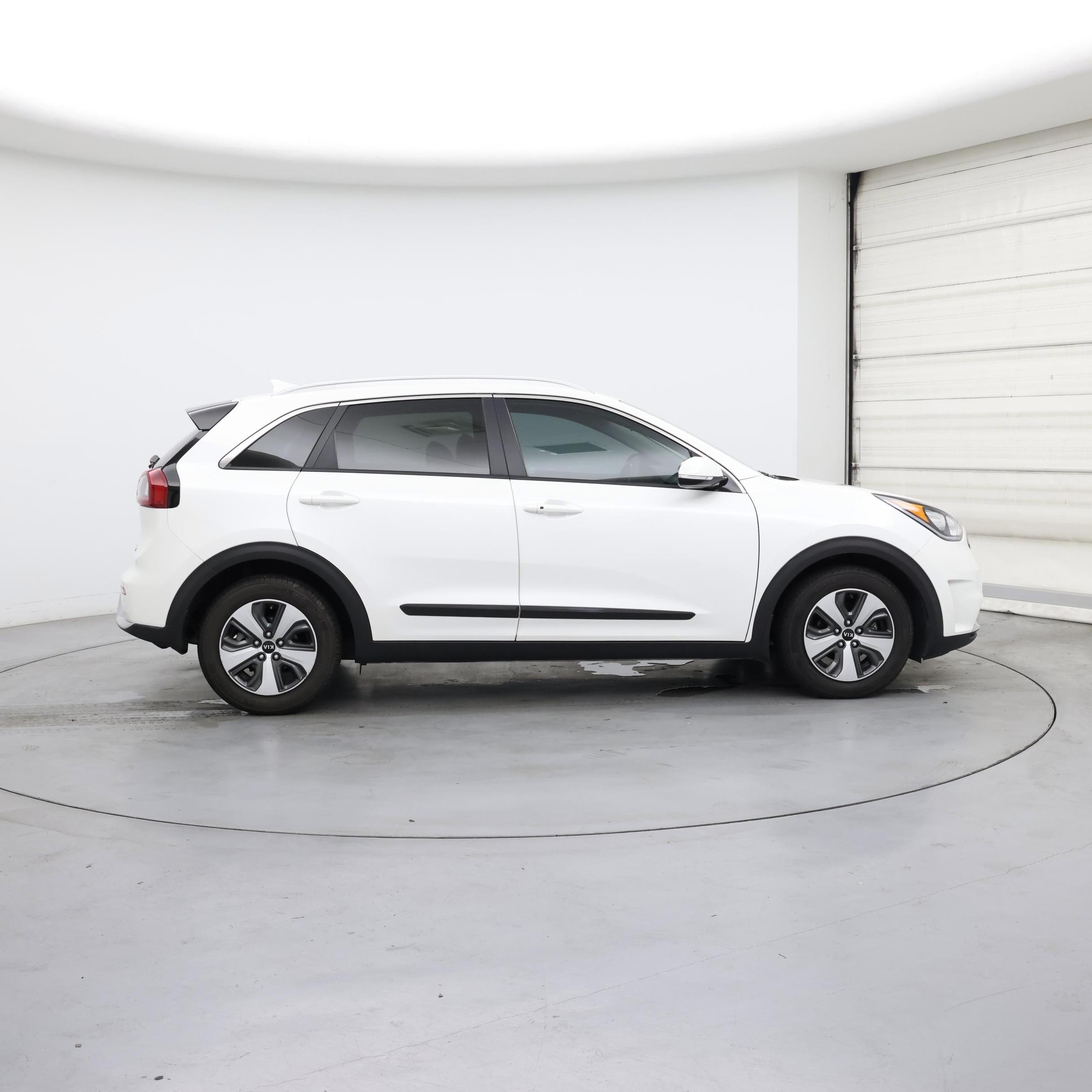 Thumbnail: 2017 Kia Niro - 7