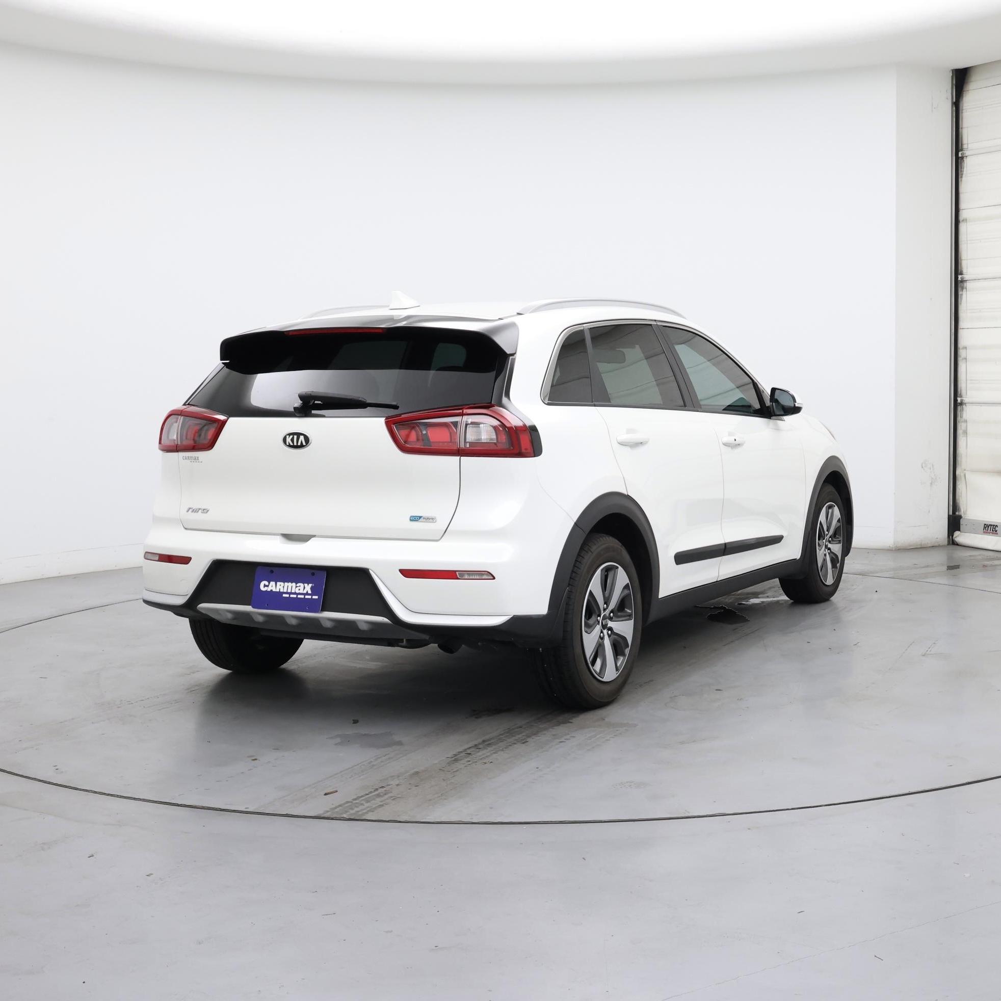 Thumbnail: 2017 Kia Niro - 8