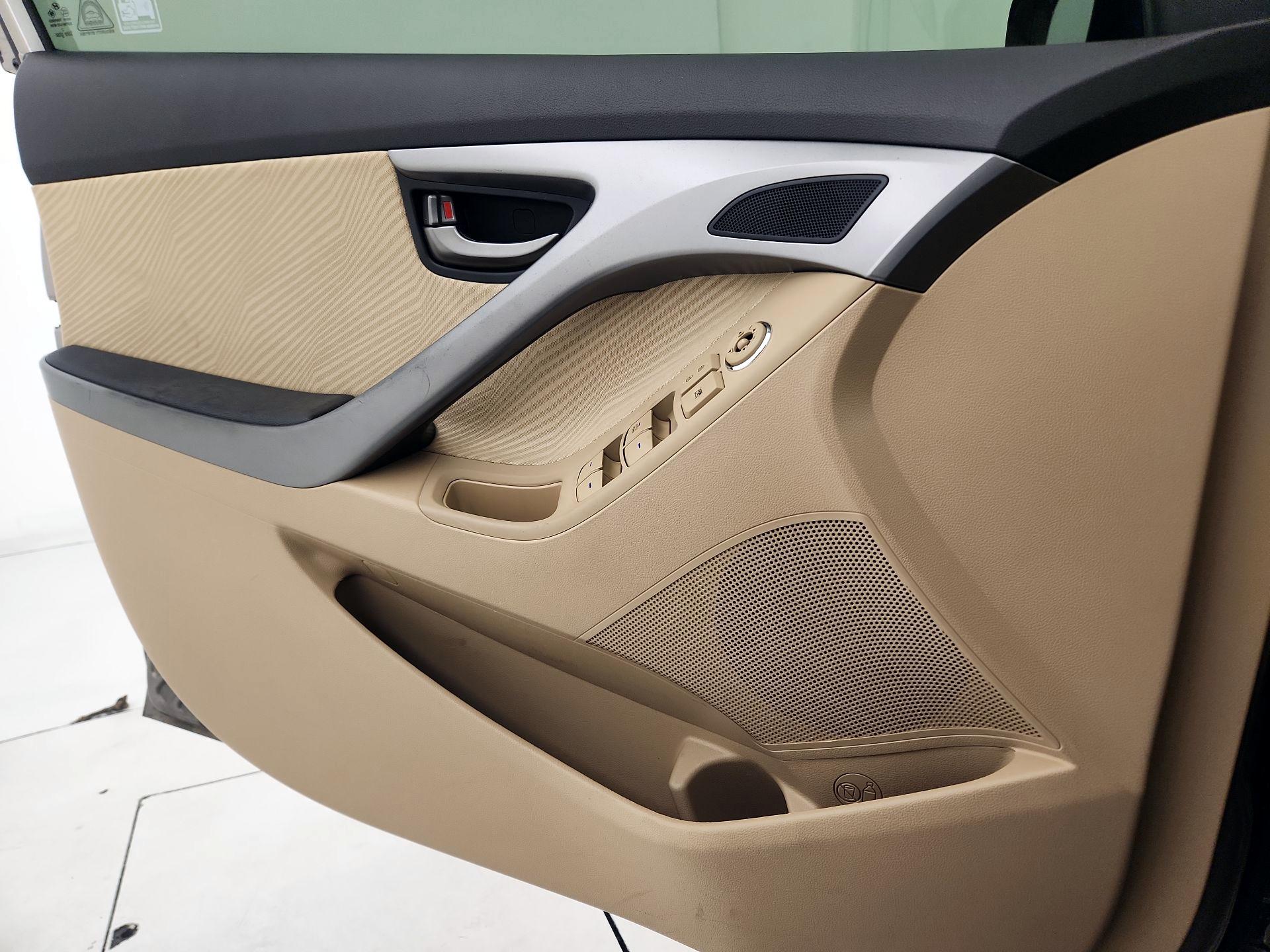 Thumbnail: 2013 Hyundai Elantra - 12