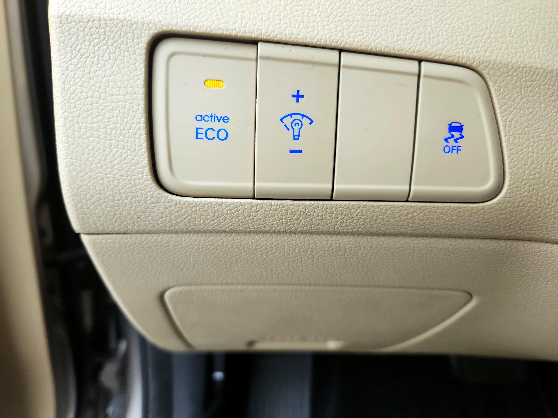 Thumbnail: 2013 Hyundai Elantra - 13