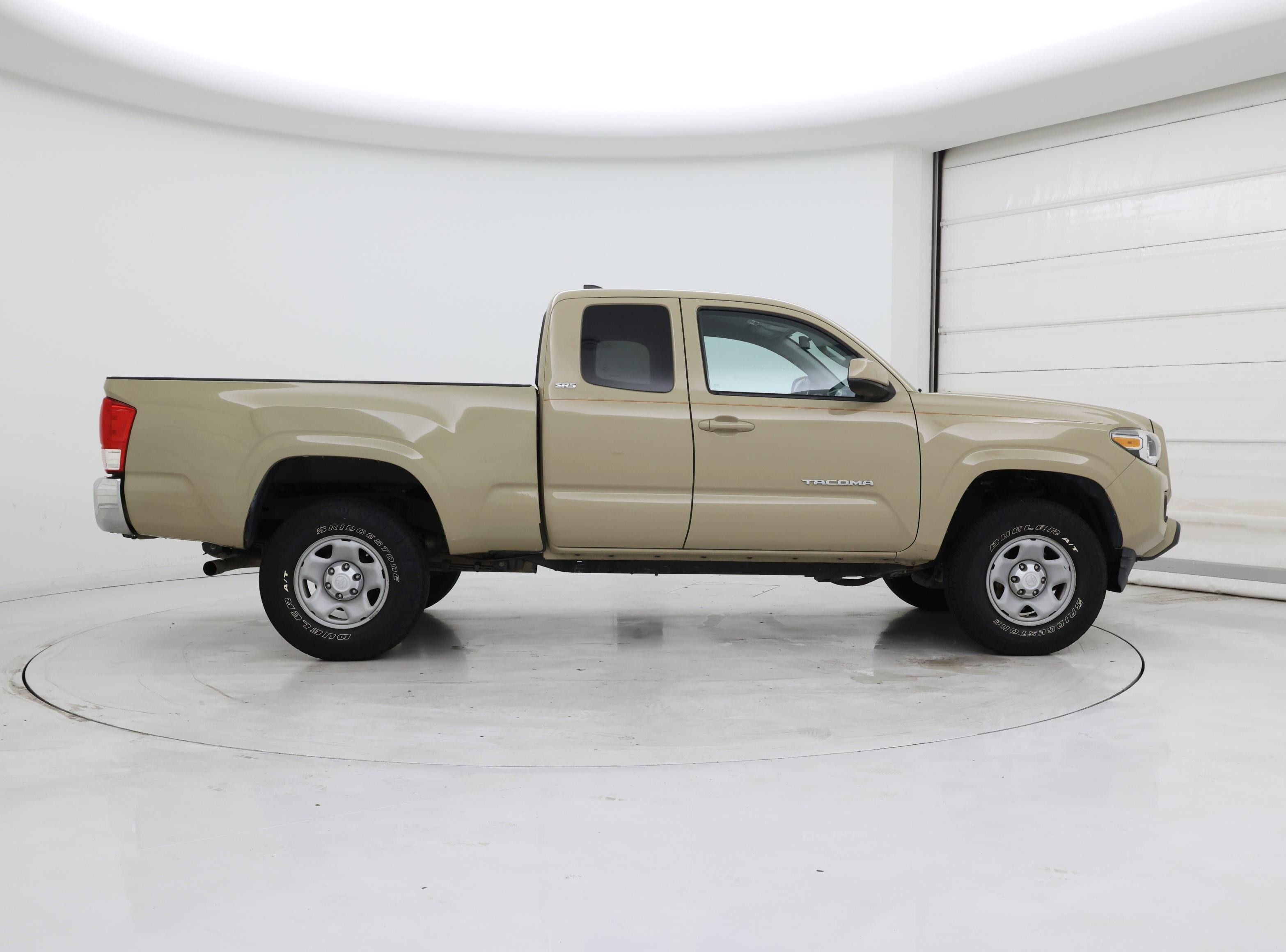 Thumbnail: 2017 Toyota Tacoma - 7