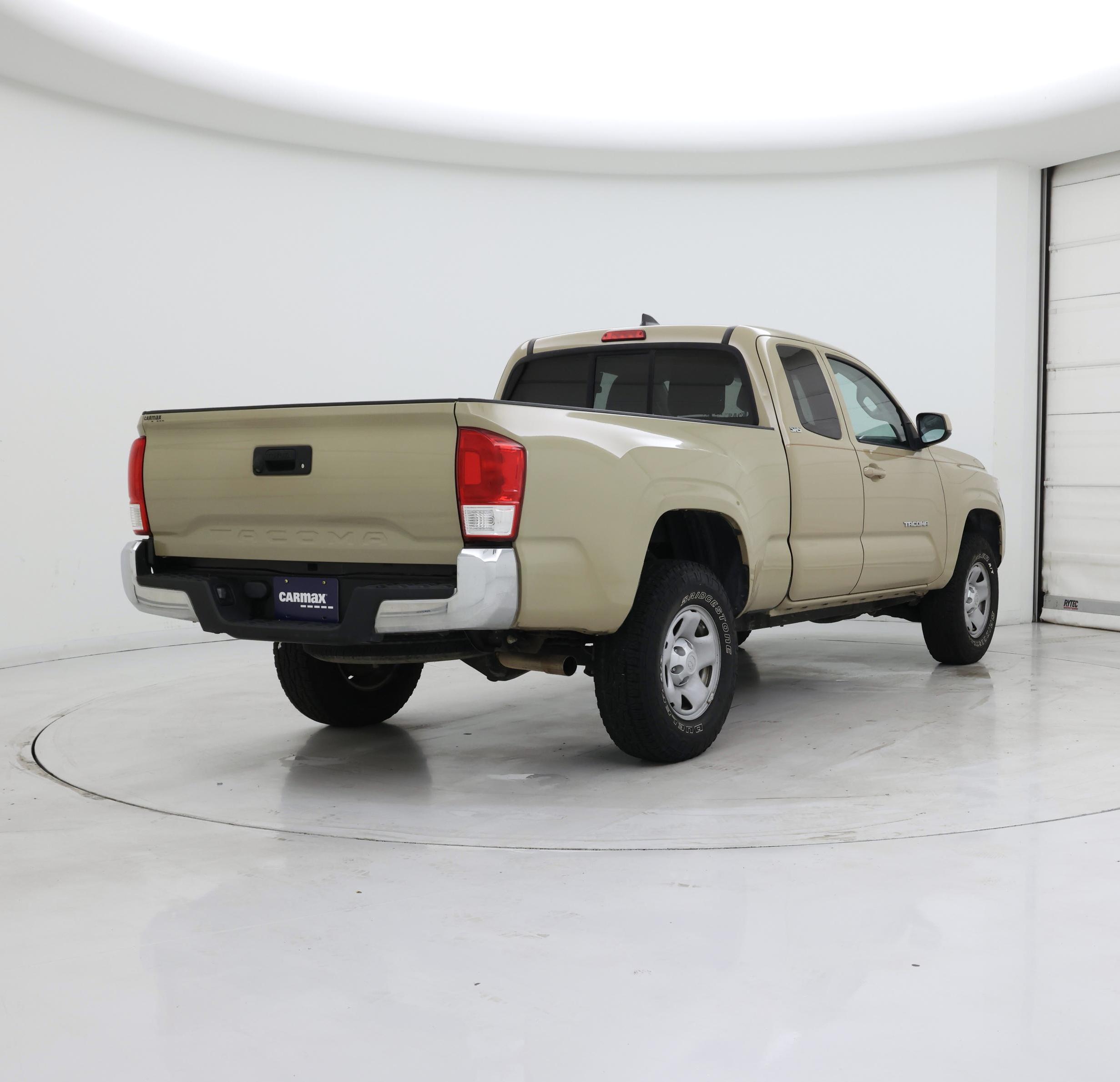 Thumbnail: 2017 Toyota Tacoma - 8