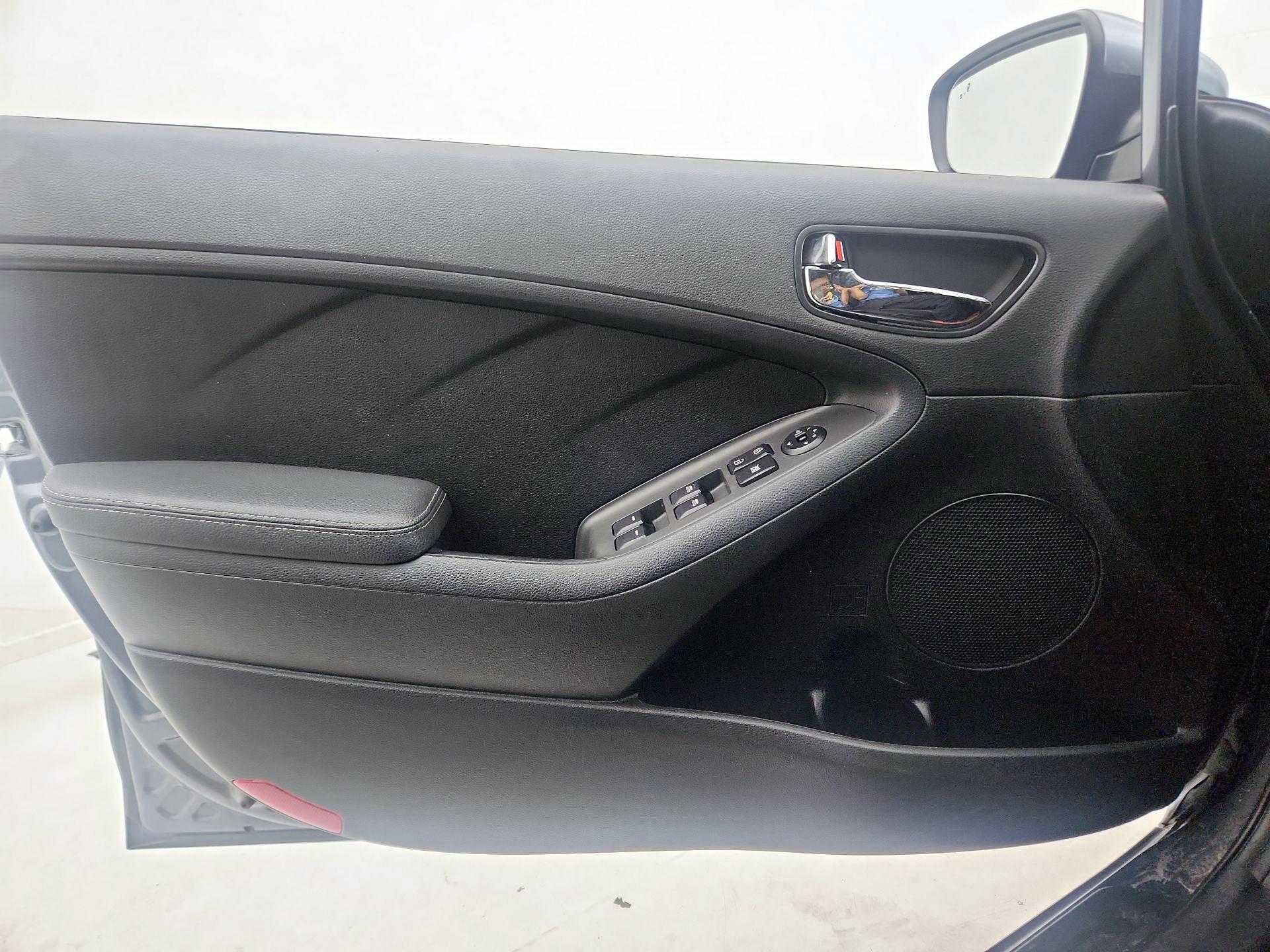 Thumbnail: 2018 Kia Forte - 12