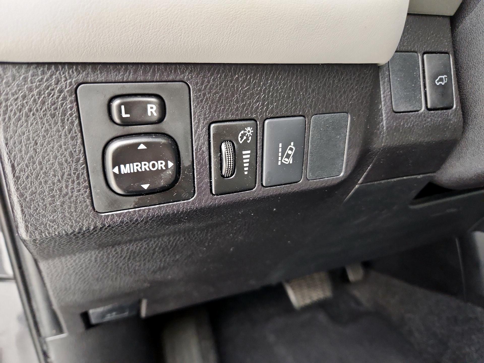 Thumbnail: 2018 Toyota RAV4 - 13