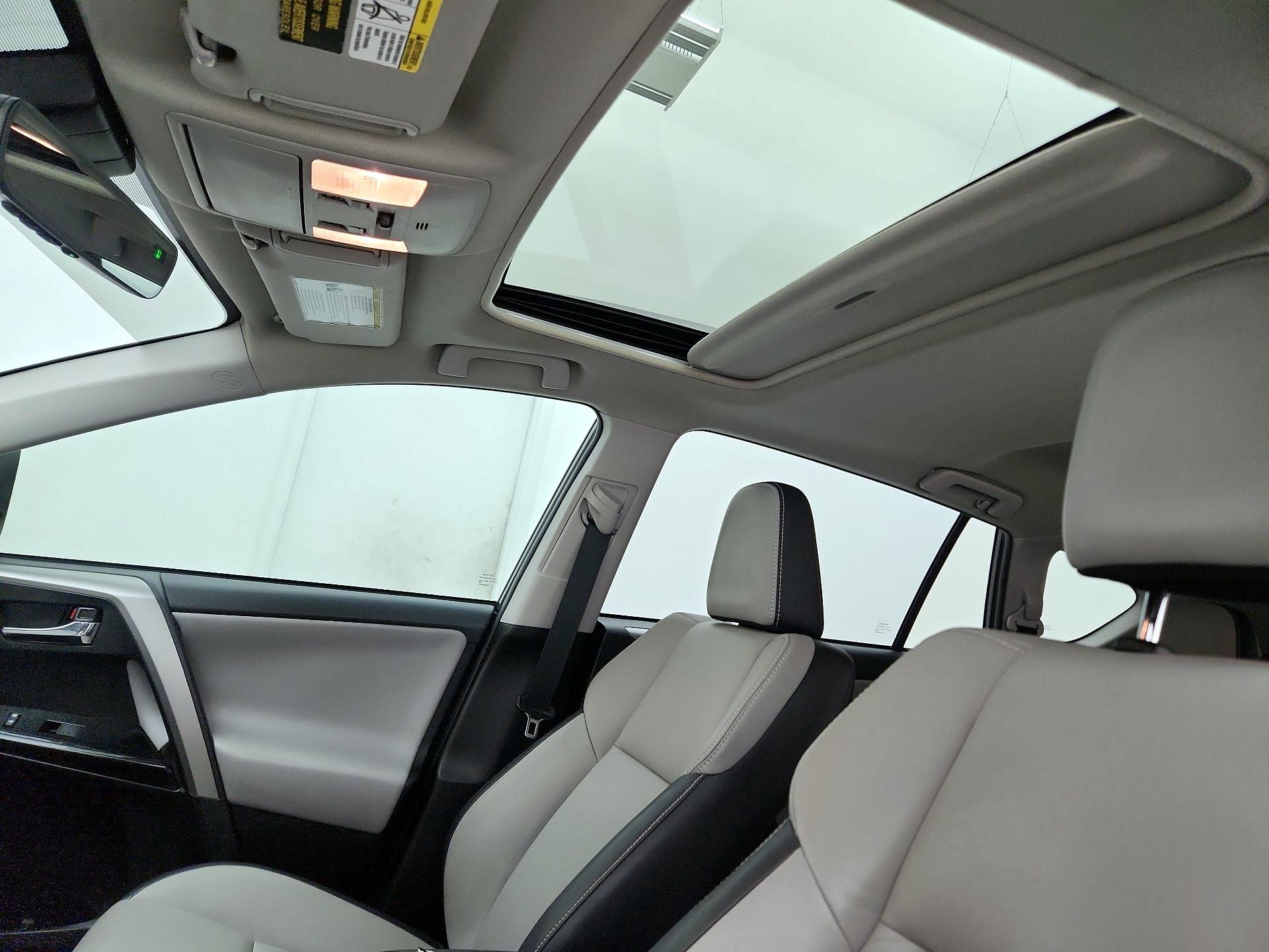 Thumbnail: 2018 Toyota RAV4 - 19