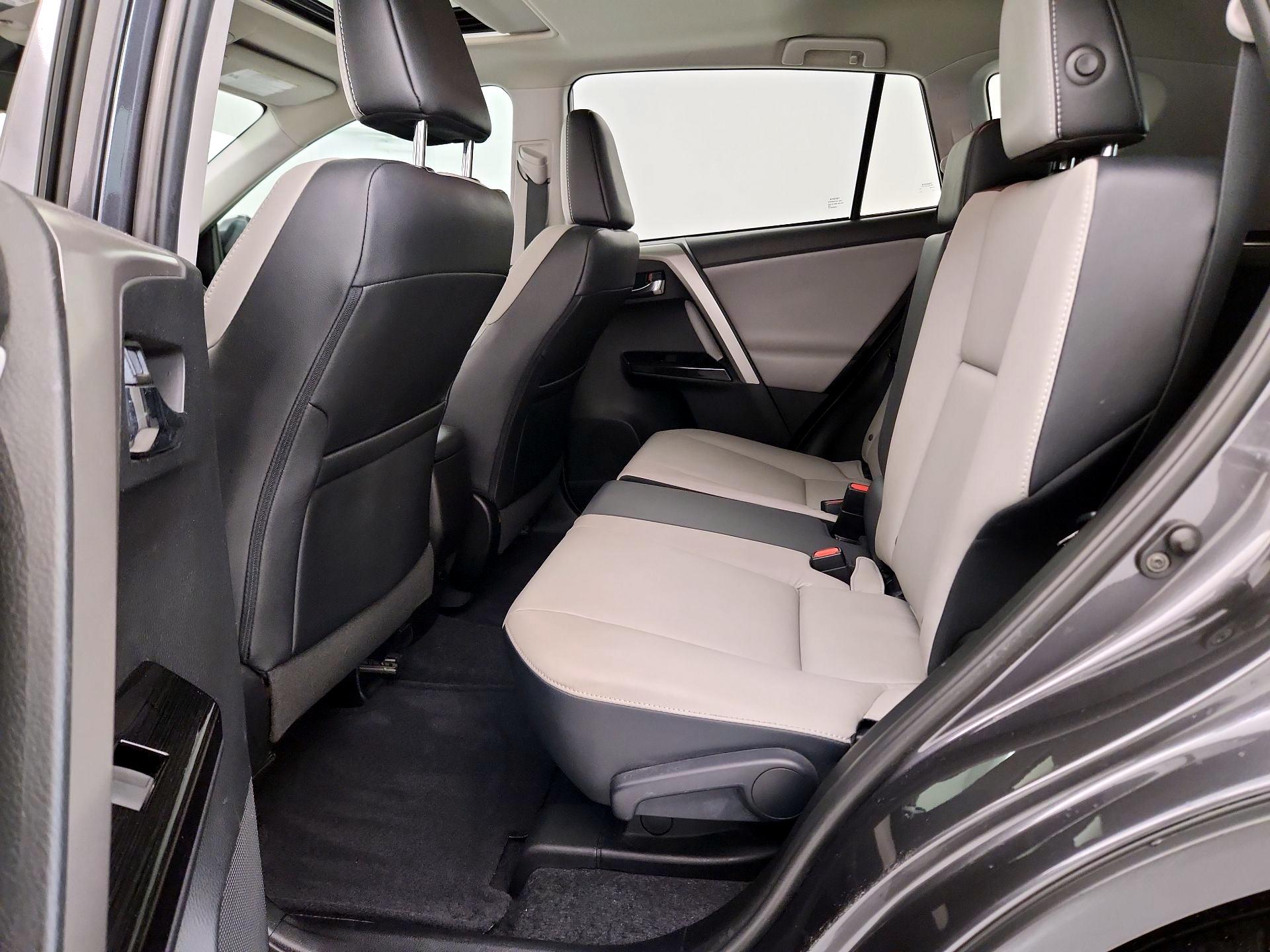 Thumbnail: 2018 Toyota RAV4 - 20