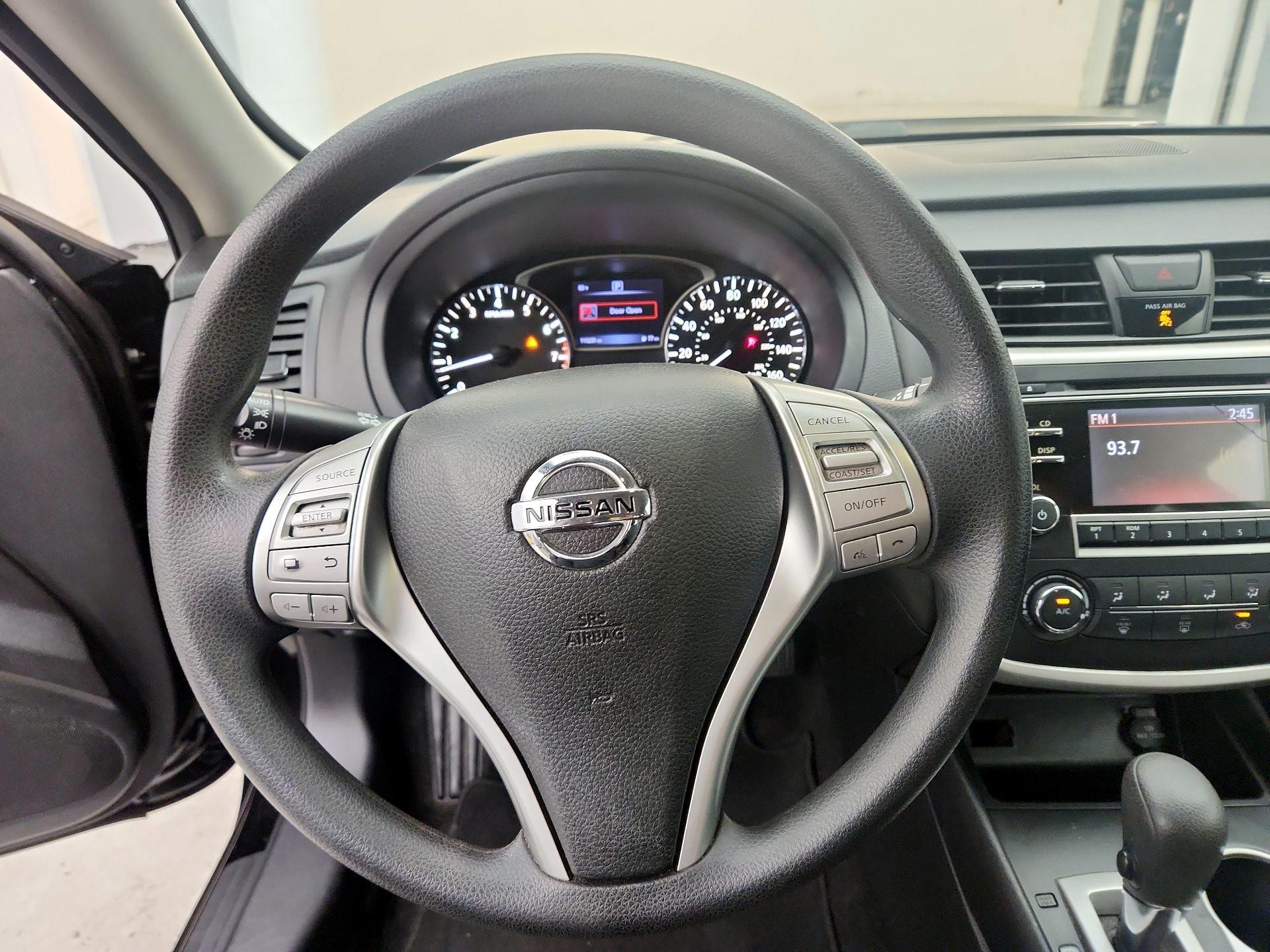 Thumbnail: 2016 Nissan Altima - 10