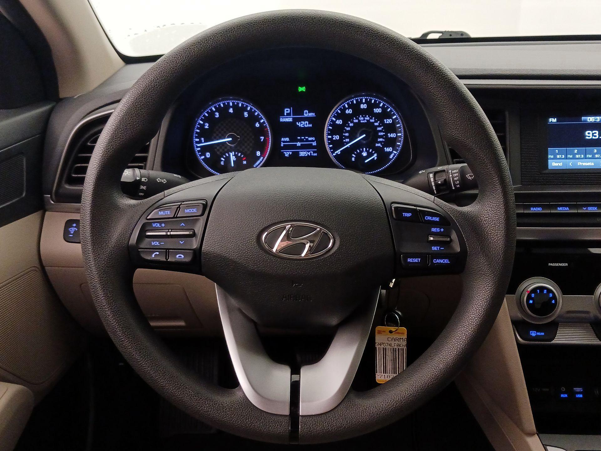 Thumbnail: 2019 Hyundai Elantra - 10