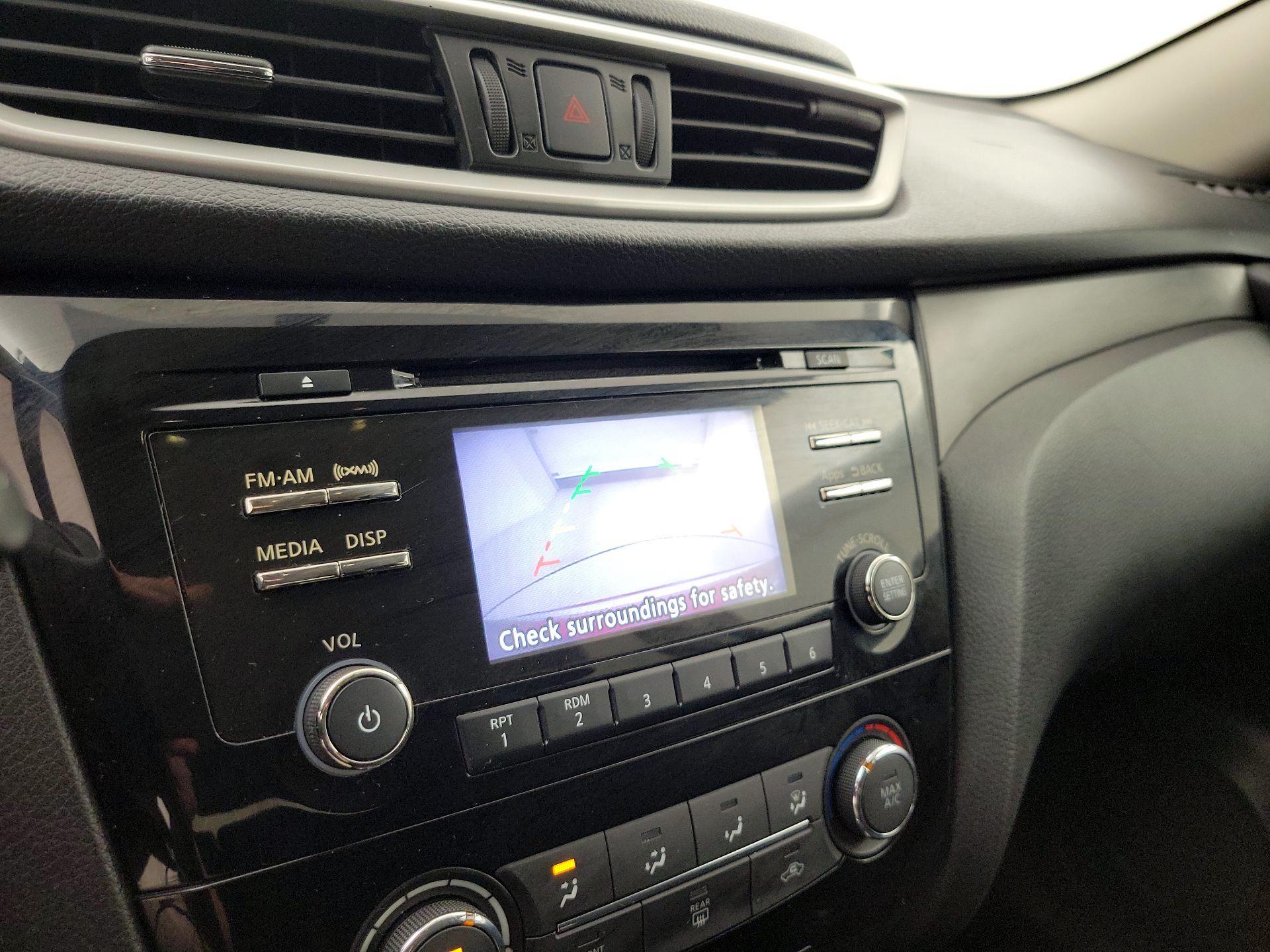 Thumbnail: 2015 Nissan Rogue - 14