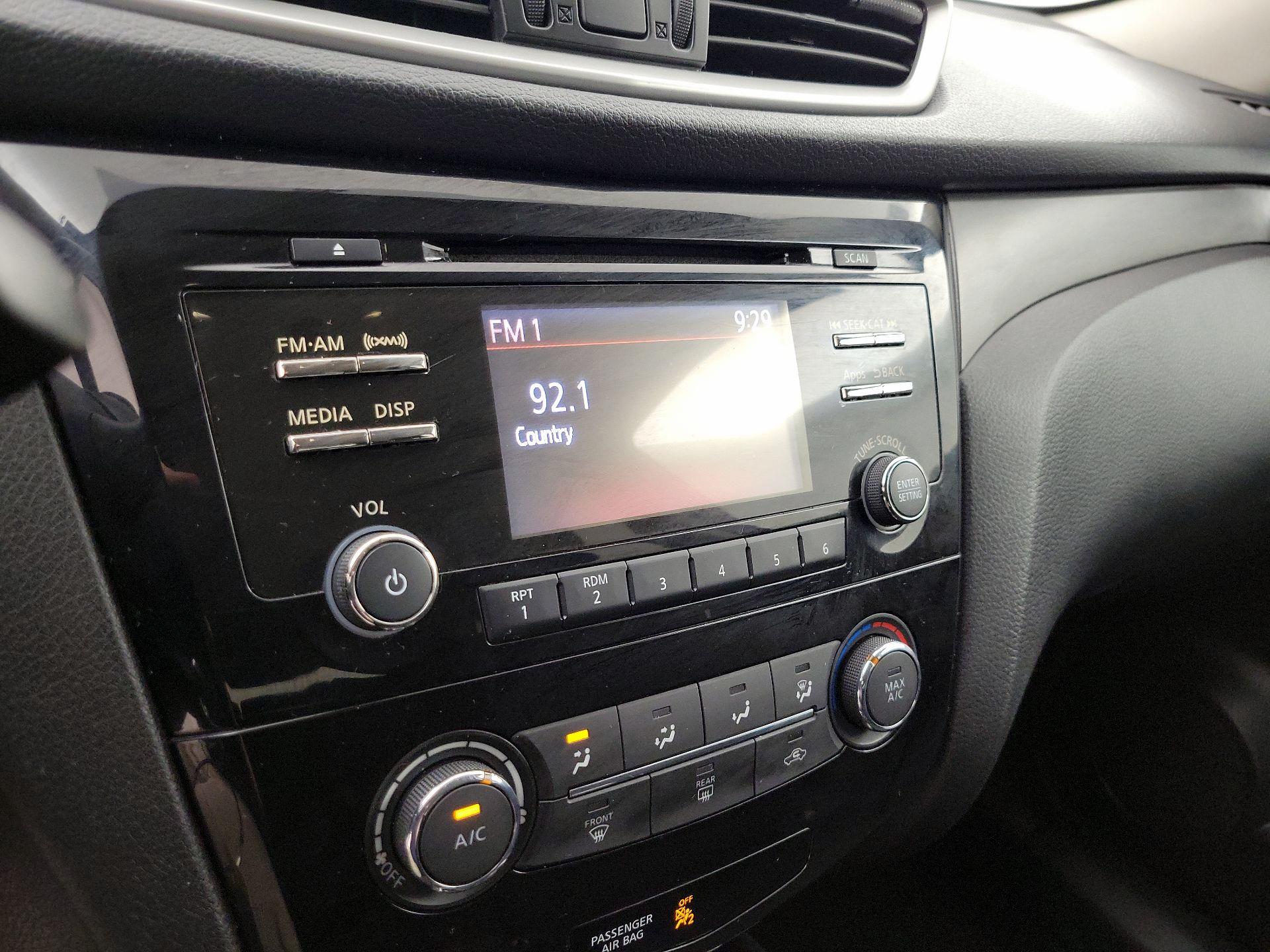 Thumbnail: 2015 Nissan Rogue - 15