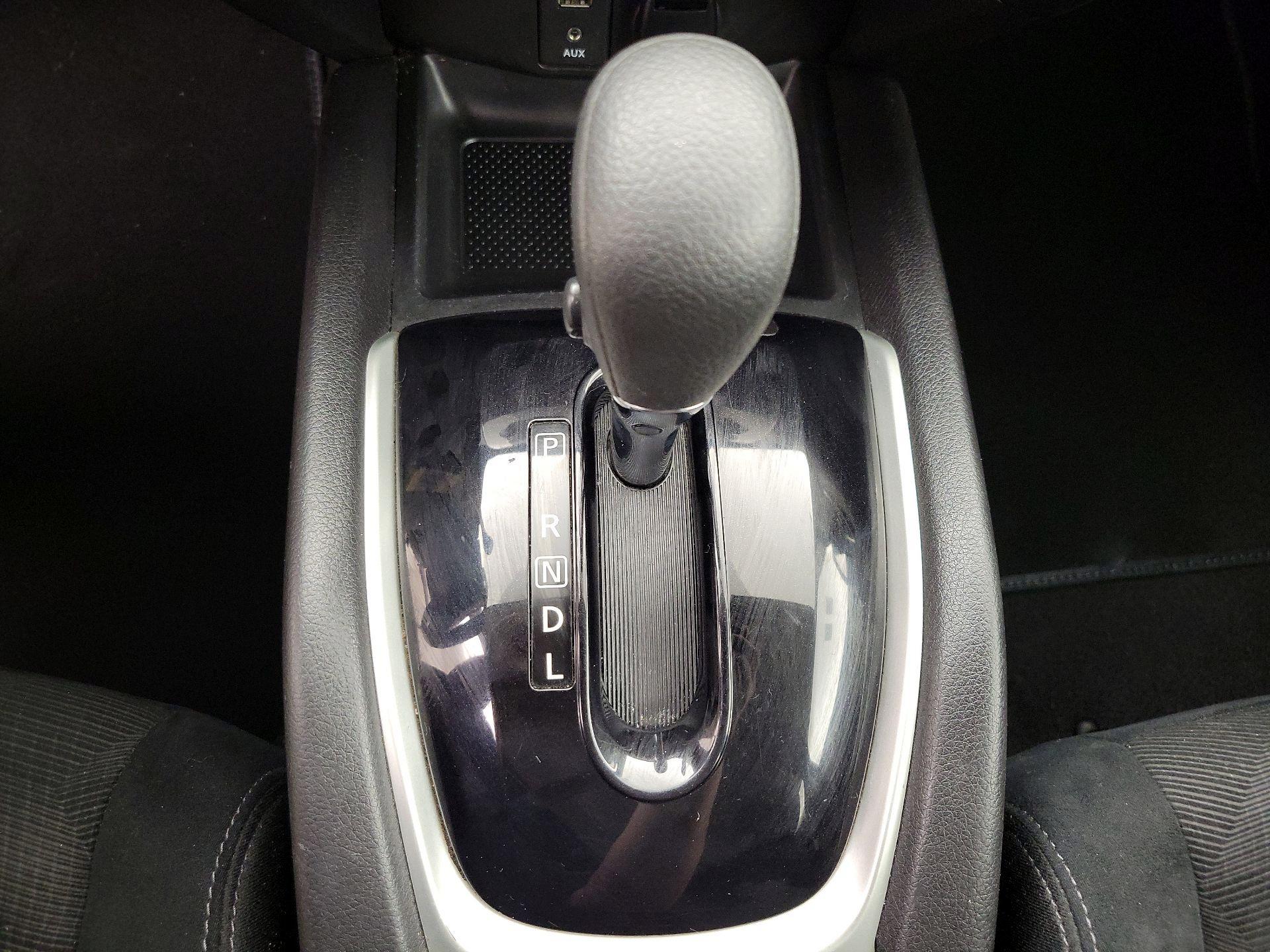 Thumbnail: 2015 Nissan Rogue - 17