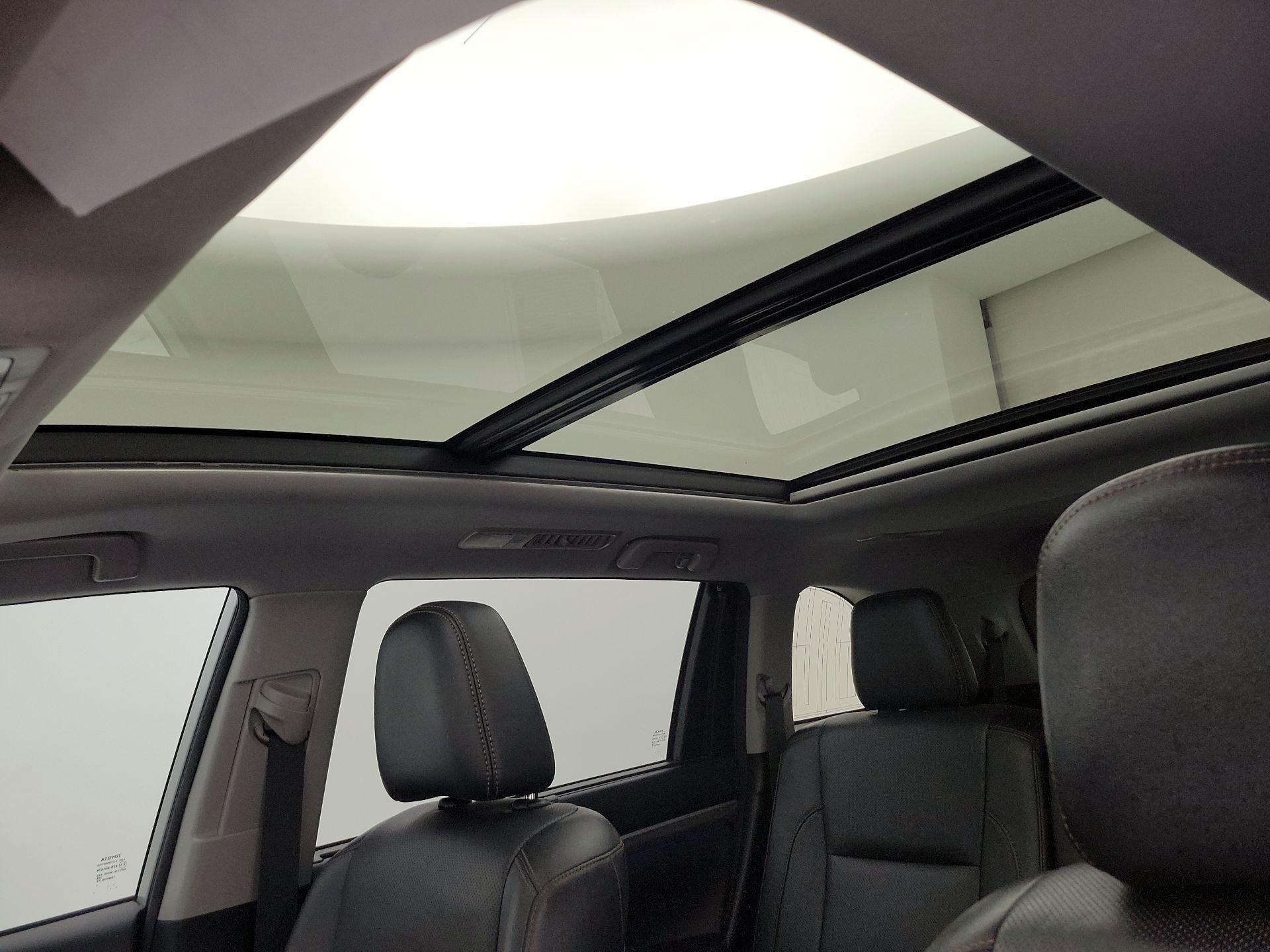 Thumbnail: 2018 Toyota Highlander - 19