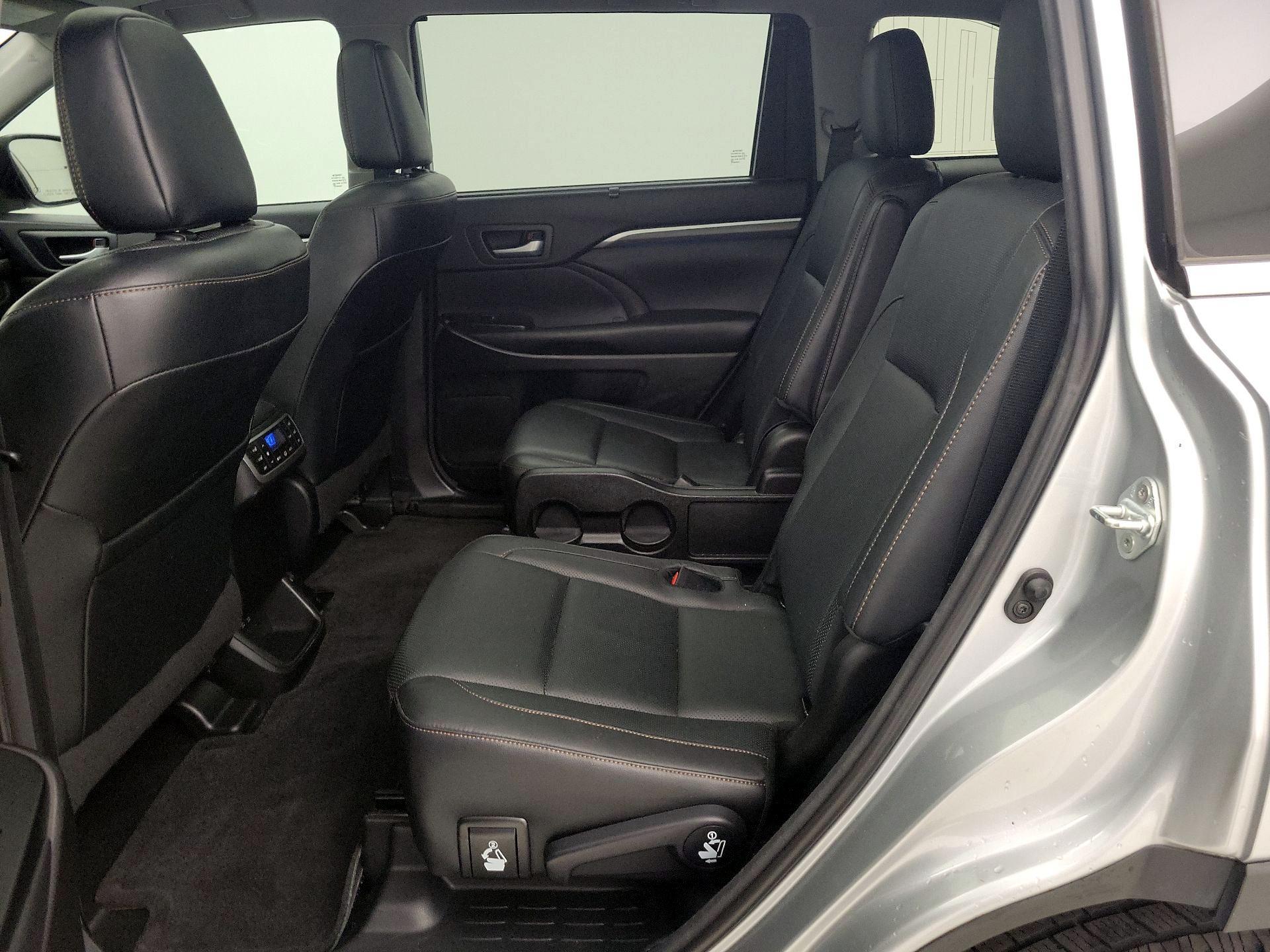 Thumbnail: 2018 Toyota Highlander - 20