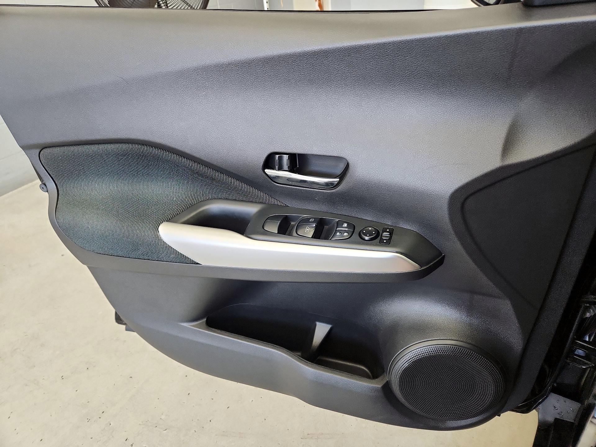 Thumbnail: 2018 Nissan Kicks - 12
