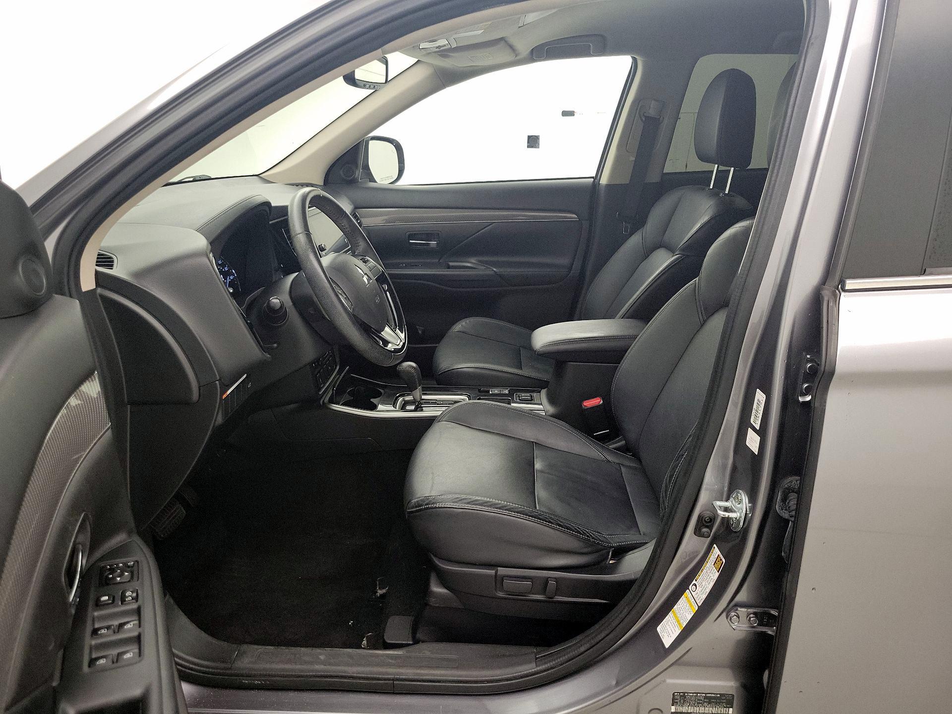Thumbnail: 2019 Mitsubishi Outlander - 11