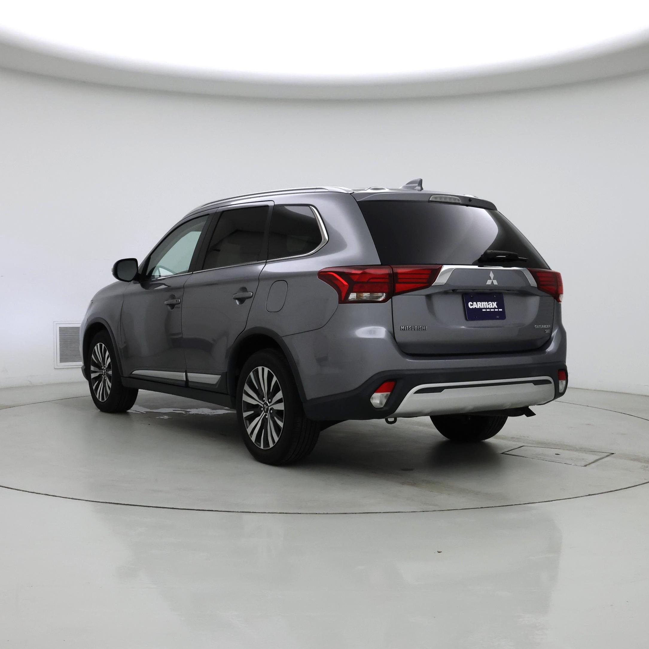 Thumbnail: 2019 Mitsubishi Outlander - 2
