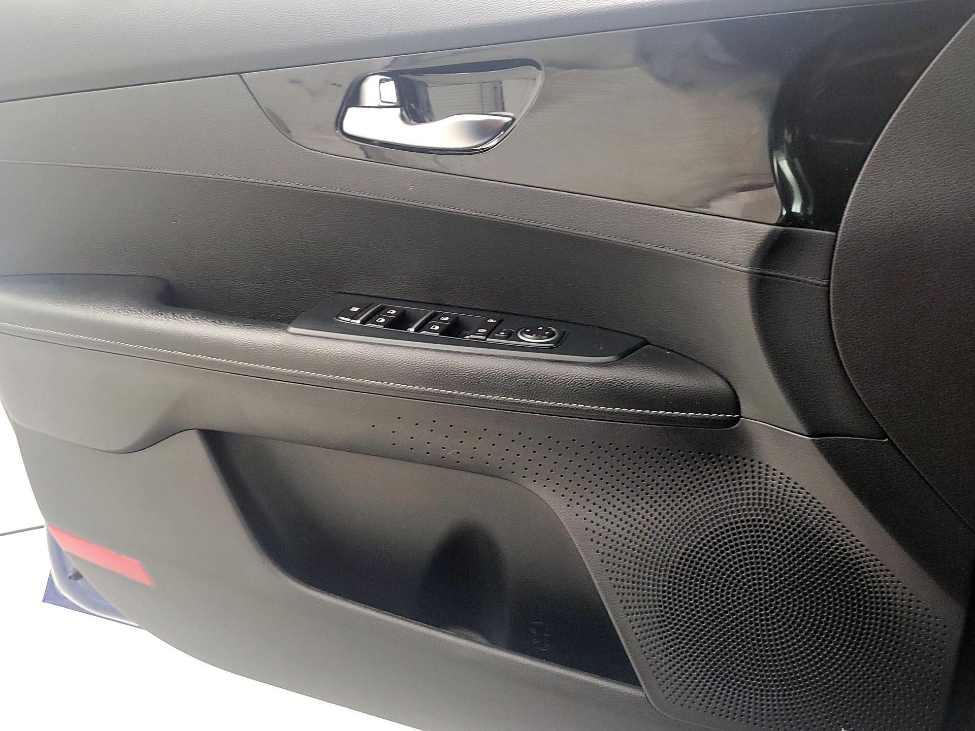 Thumbnail: 2021 Kia Forte - 12