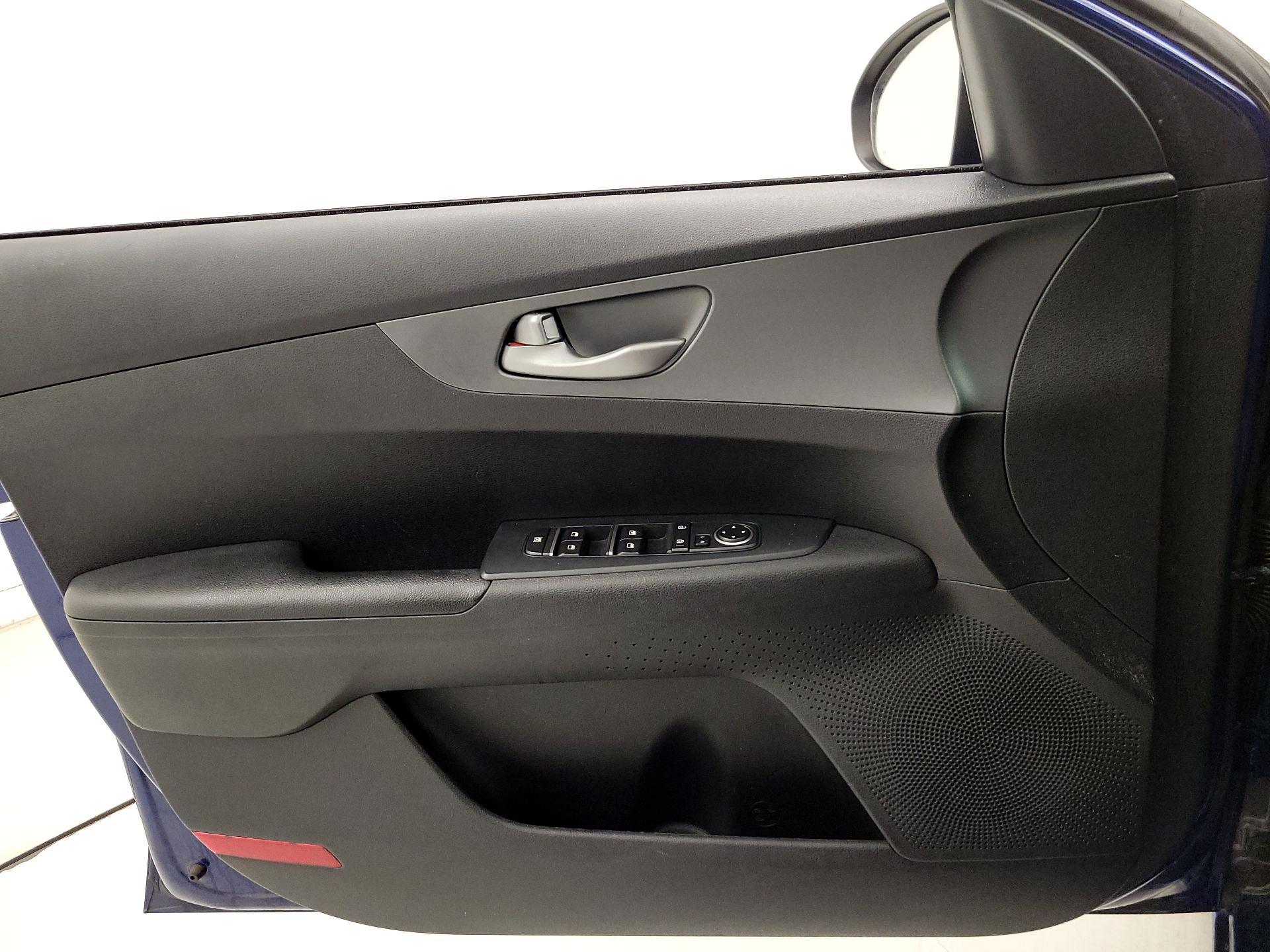 Thumbnail: 2020 Kia Forte - 12